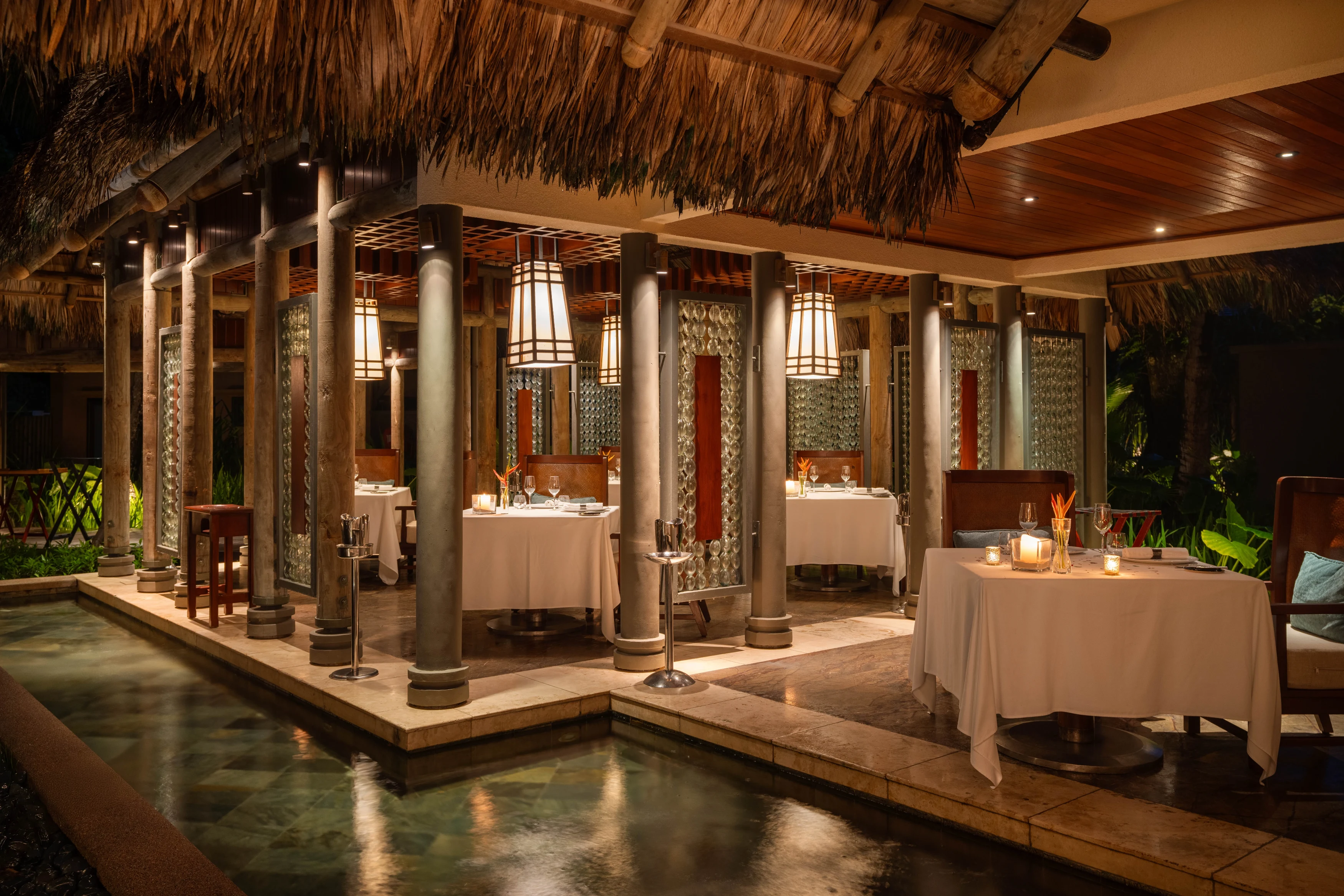SC-Ephelia-Resort-restaurant (2).webp