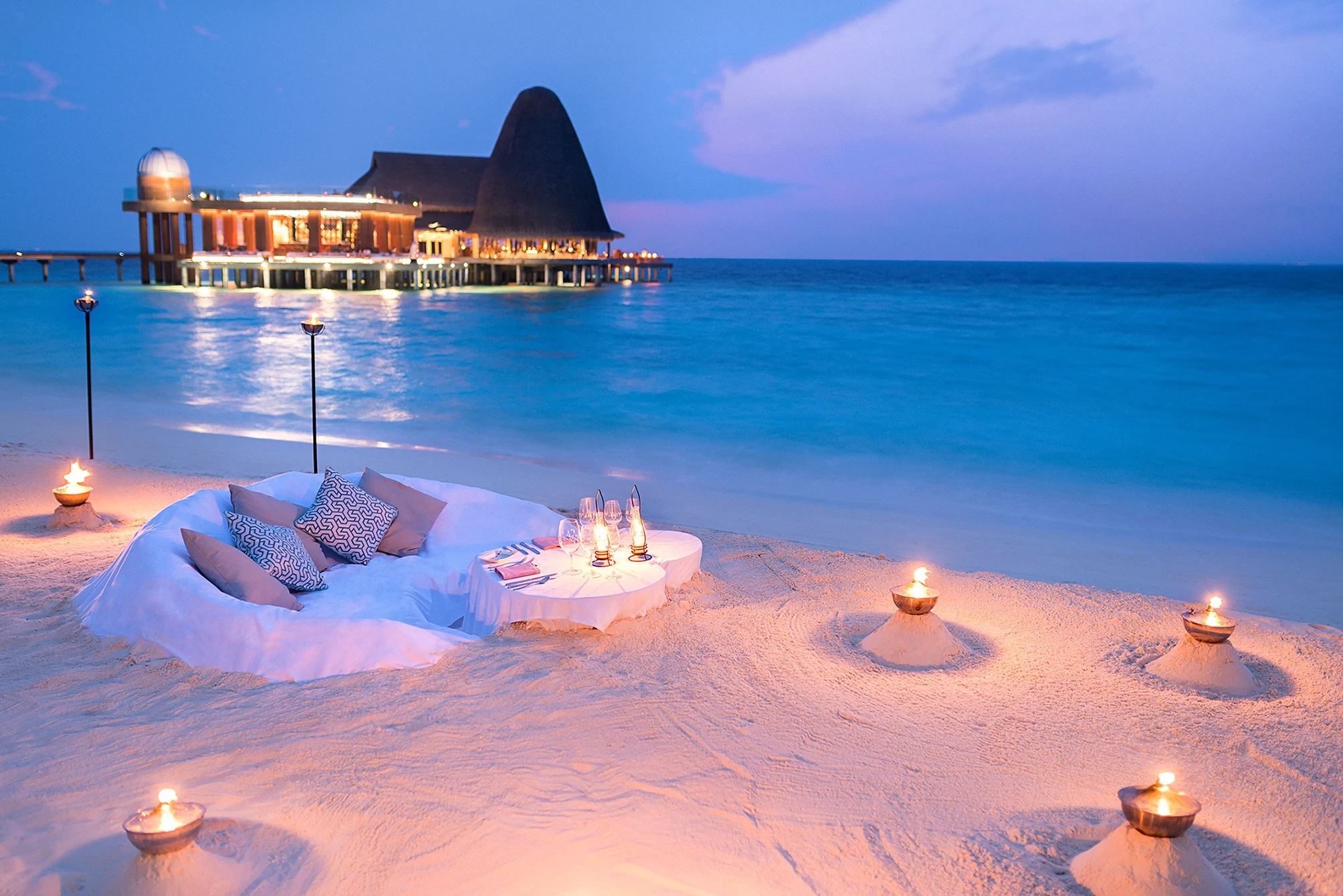 Anantara Kihavah - Dining by Design Sand Table .webp