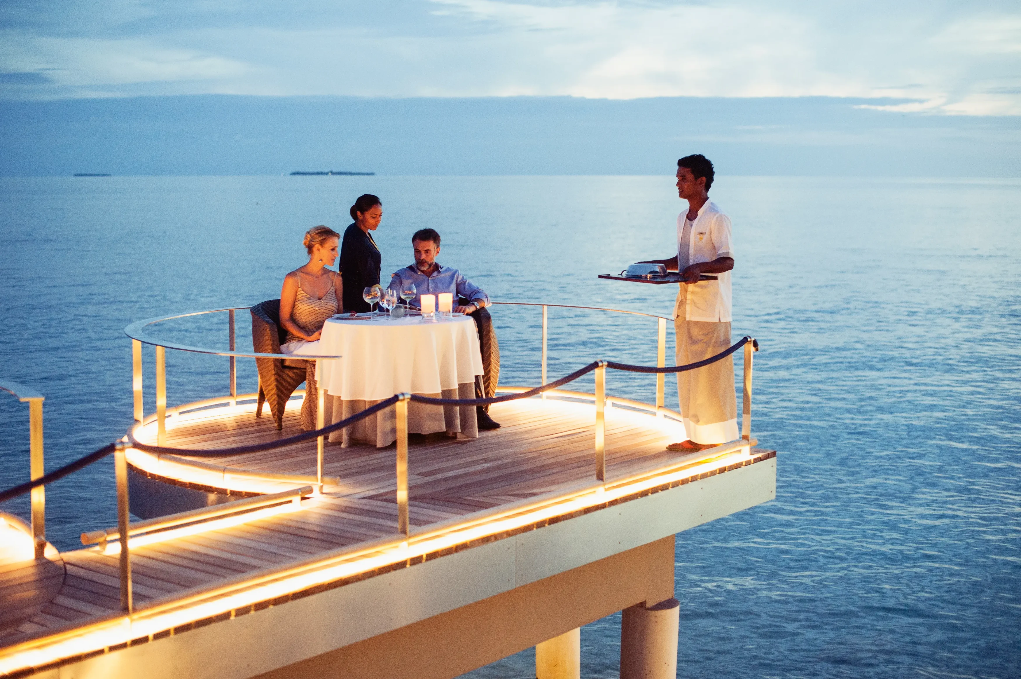 MV - Accommodatie - Velaa Private Island - Aragu Restaurant & Cru Lounge - Outdoor Sitting Area.webp