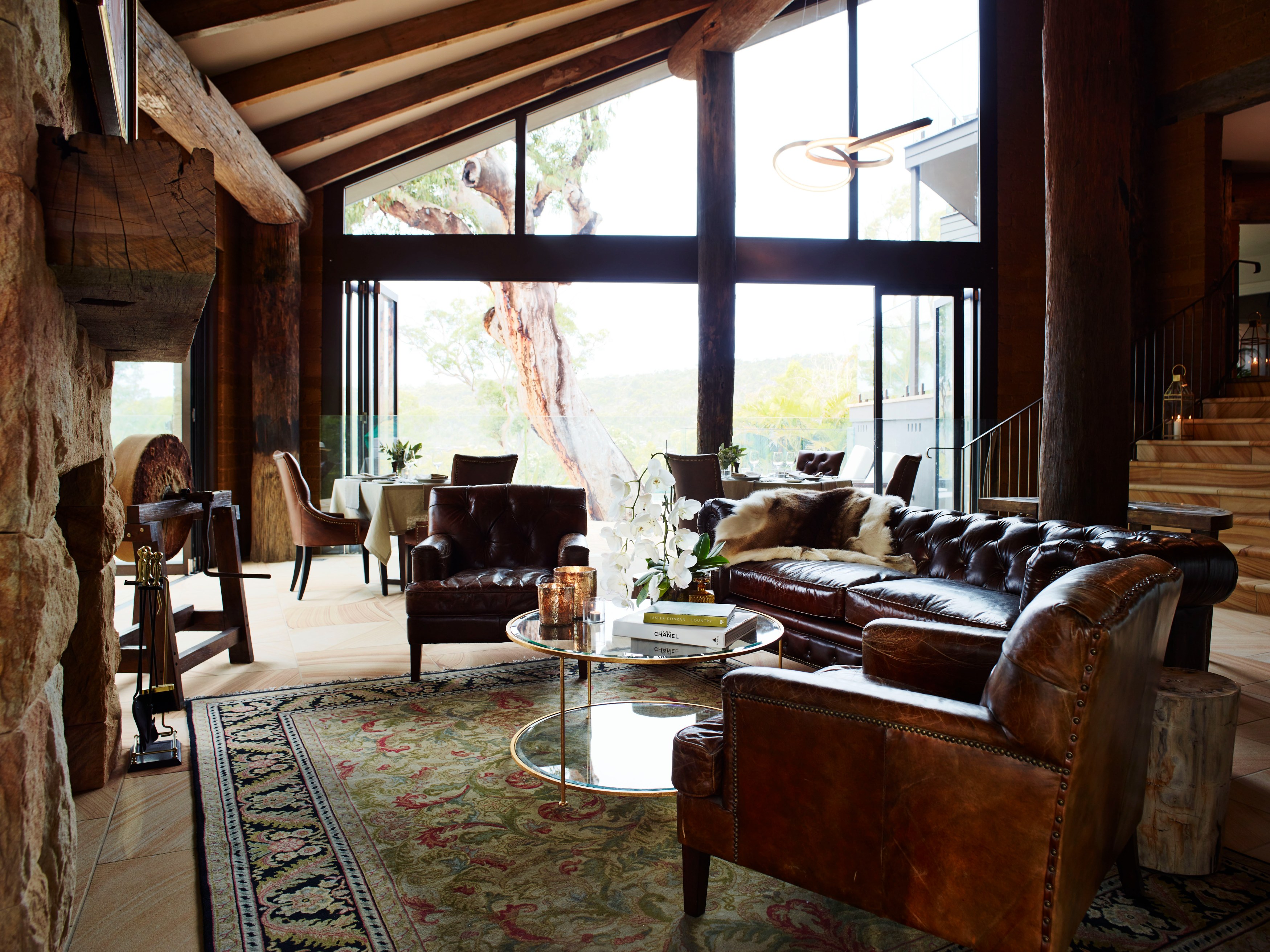 AU - Pretty-Beach-House_Bouddi-Peninsula_Lounge.jpg