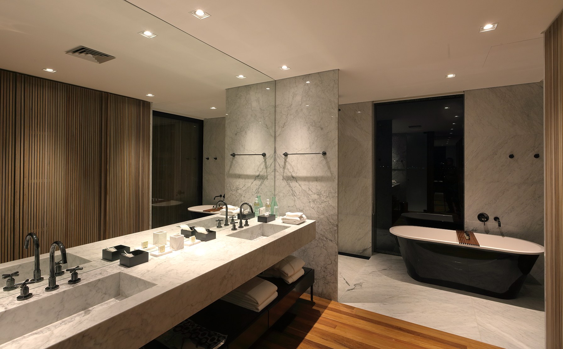 UY - Fasano Punta del Este - Bathroom (1).jpg