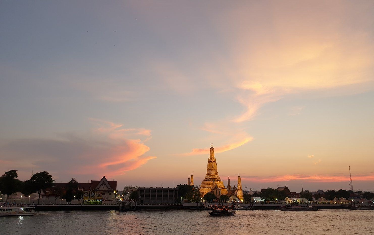 Th - Bangkok - Wat Pho evening.jpg