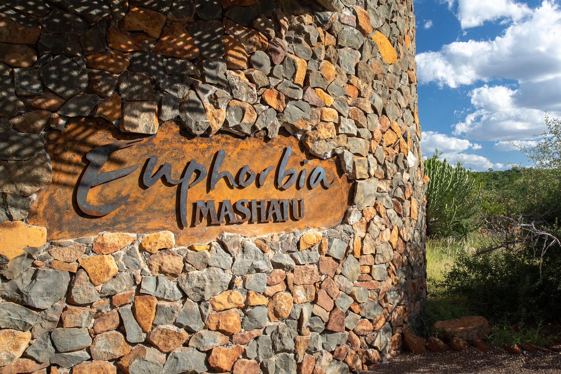 BW-Mashatu Euphorbia Villas- The Entrance.jpg