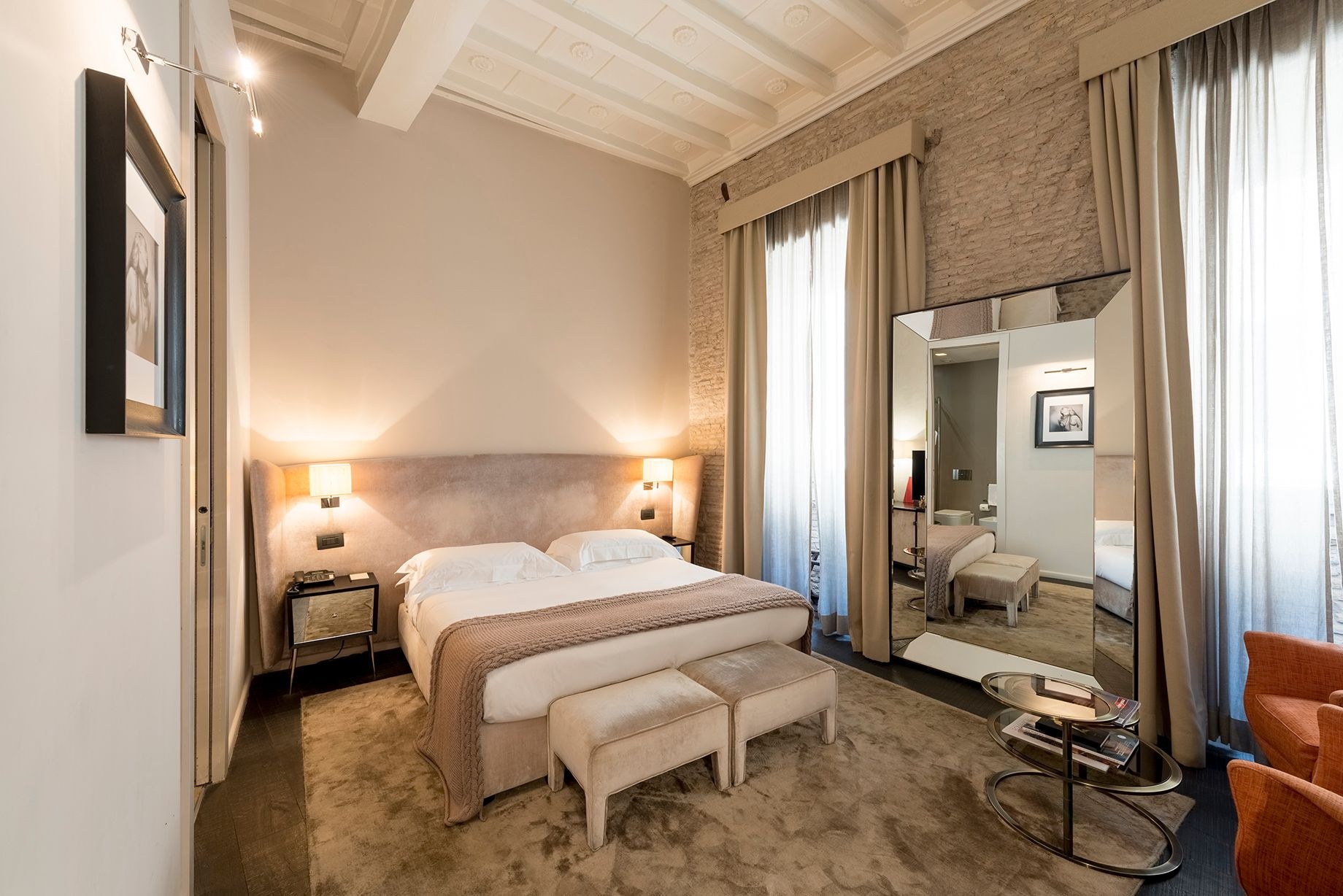 IT - accommodatie - DOM Hotel - bedroom.jpeg
