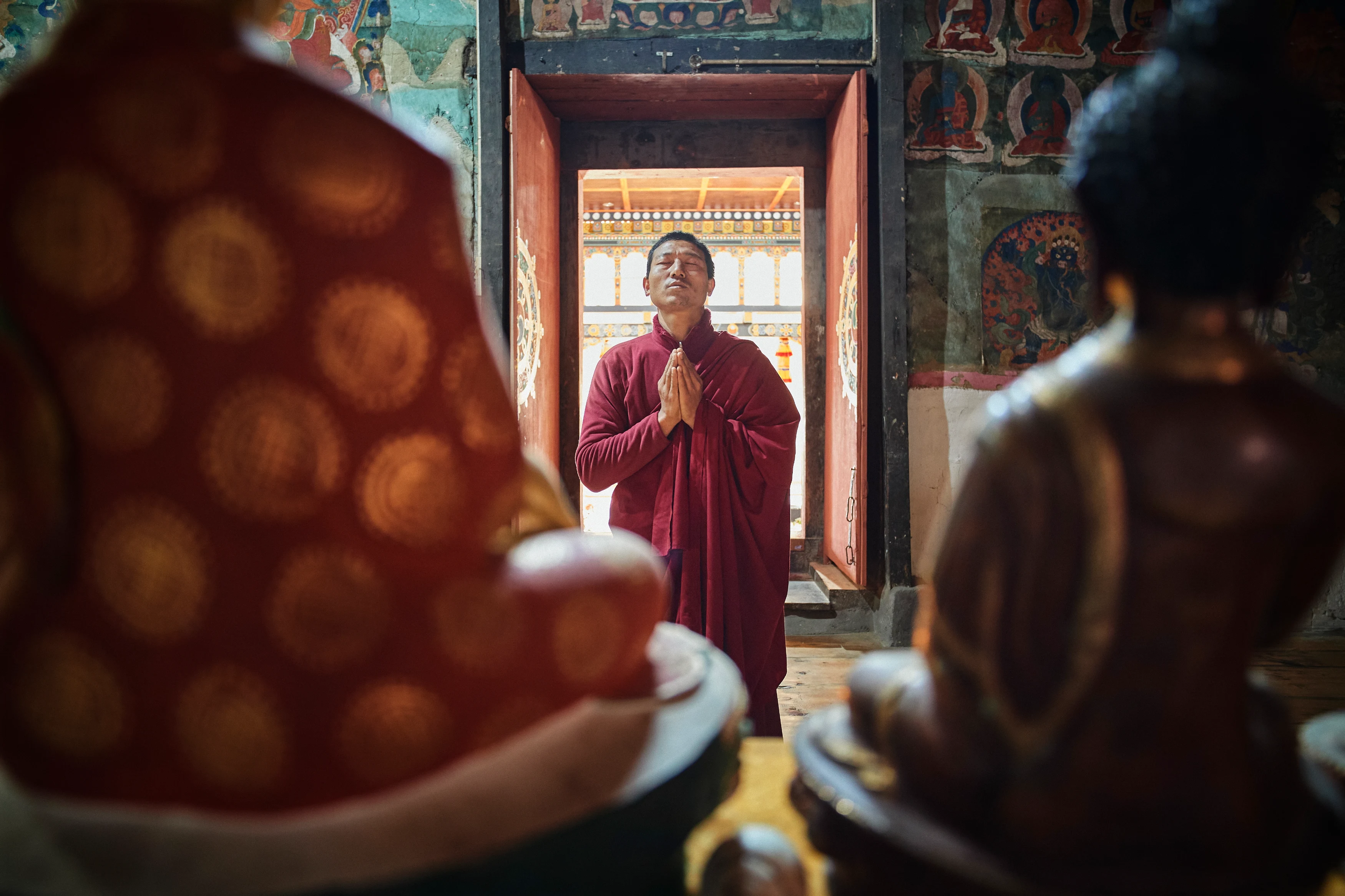 BT-Six Senses Gangtey-Monastery_Khewang_Lhakhang_Monk_parying_2.webp