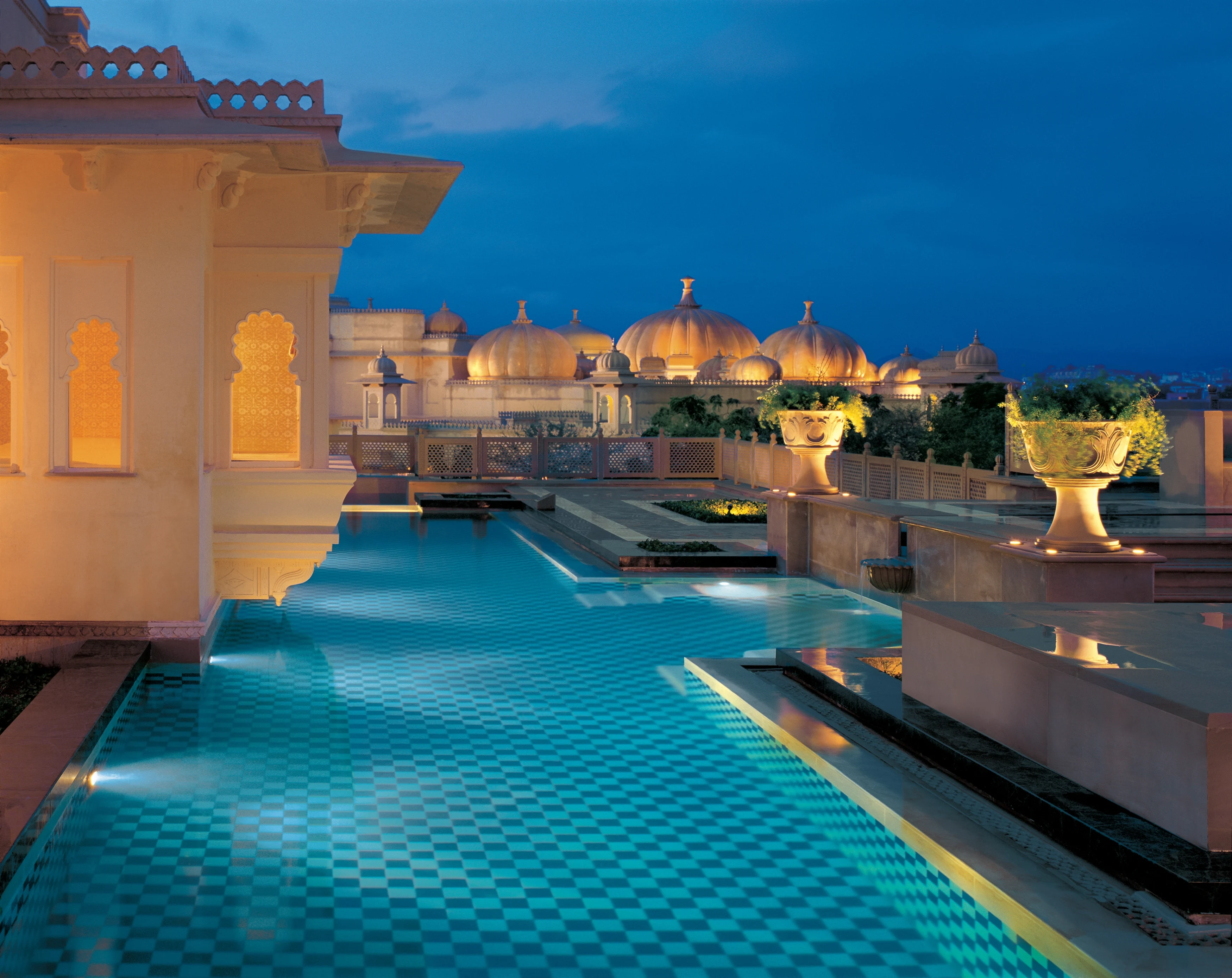 IN - The Oberoi Udaivilas - Kohinoor Suite Pool-Night 1.webp
