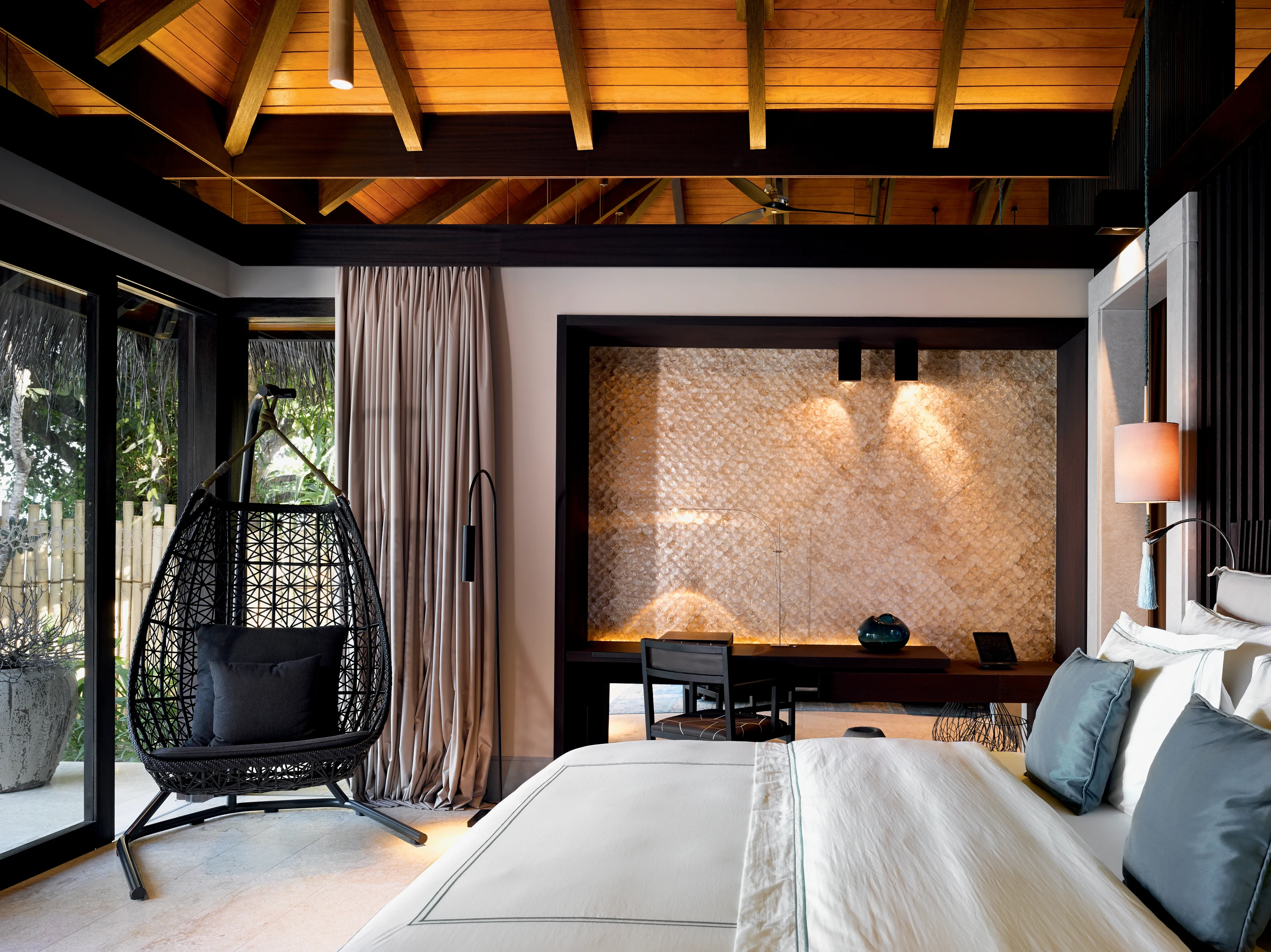 MV - Accommodatie - Velaa Private Island - Beach Pool House - Bedroom.webp