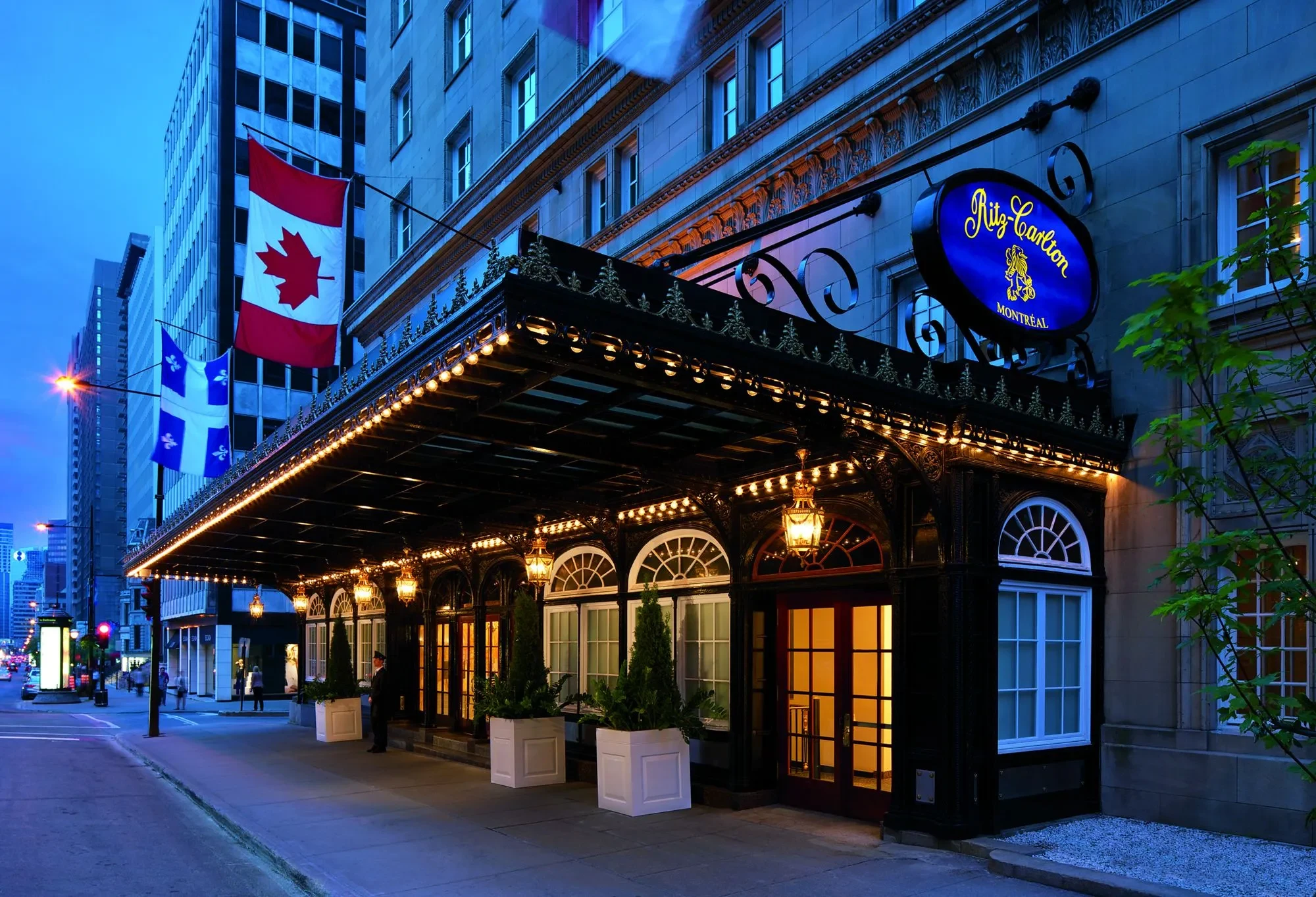 CA - accommodatie -Ritz Carlton Montreal - Entrance.webp