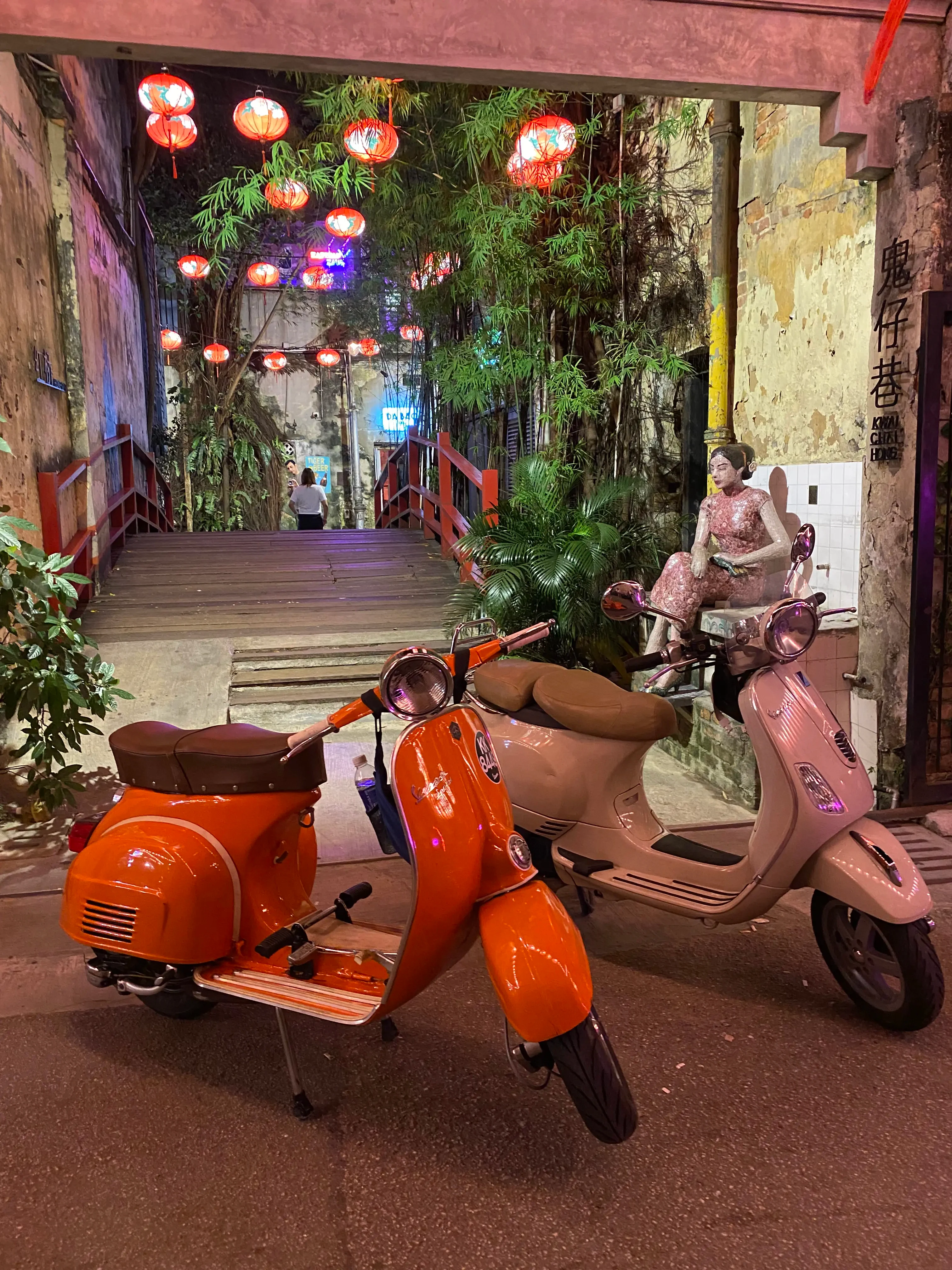 MY-studiereis Marjolein 2023-excursie-Vespa Tour KL (23).webp
