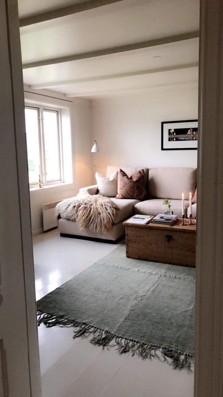 NO - Owners Cabin - Livingroom.JPG