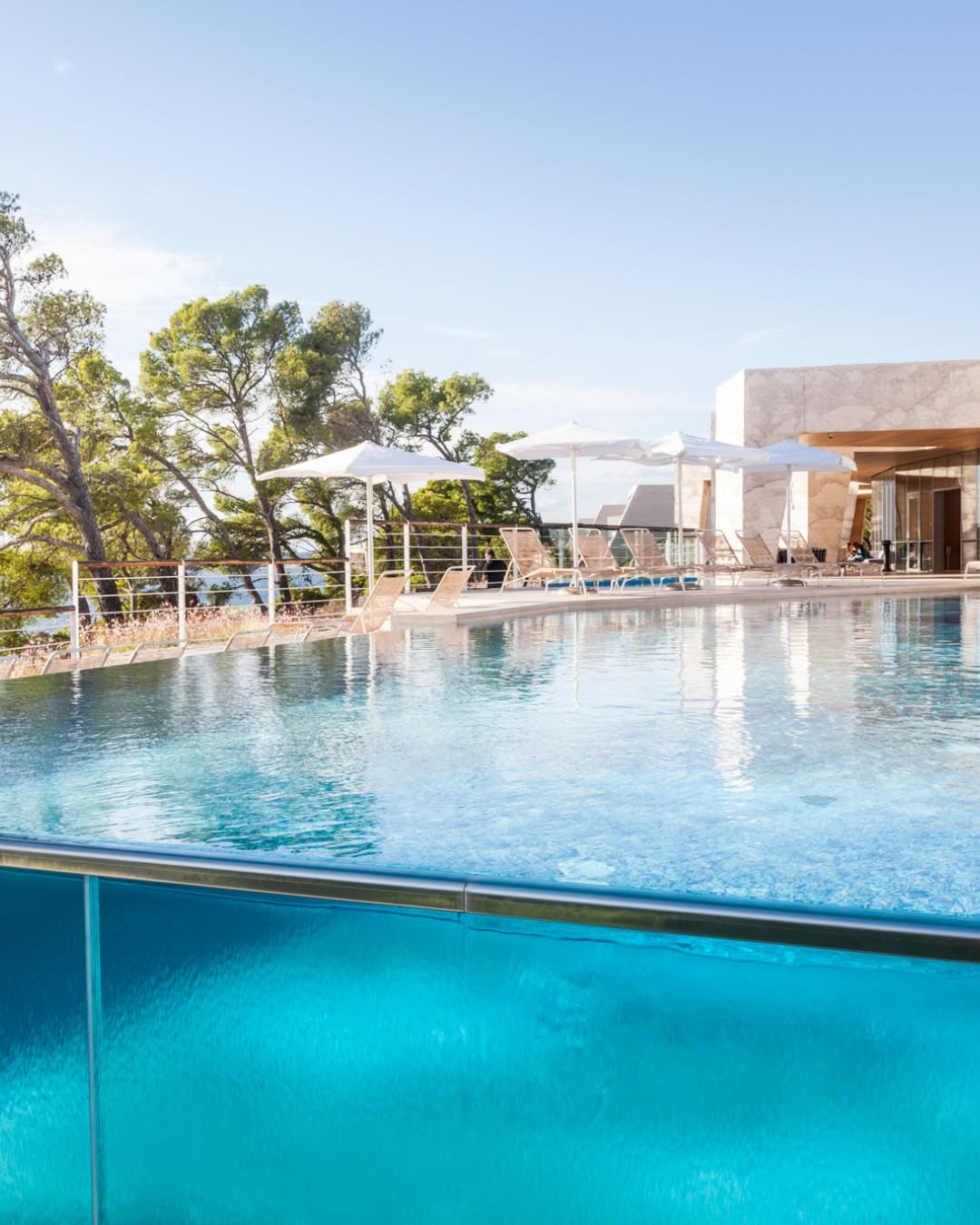 HR-D-Resort-Pool2.jpg