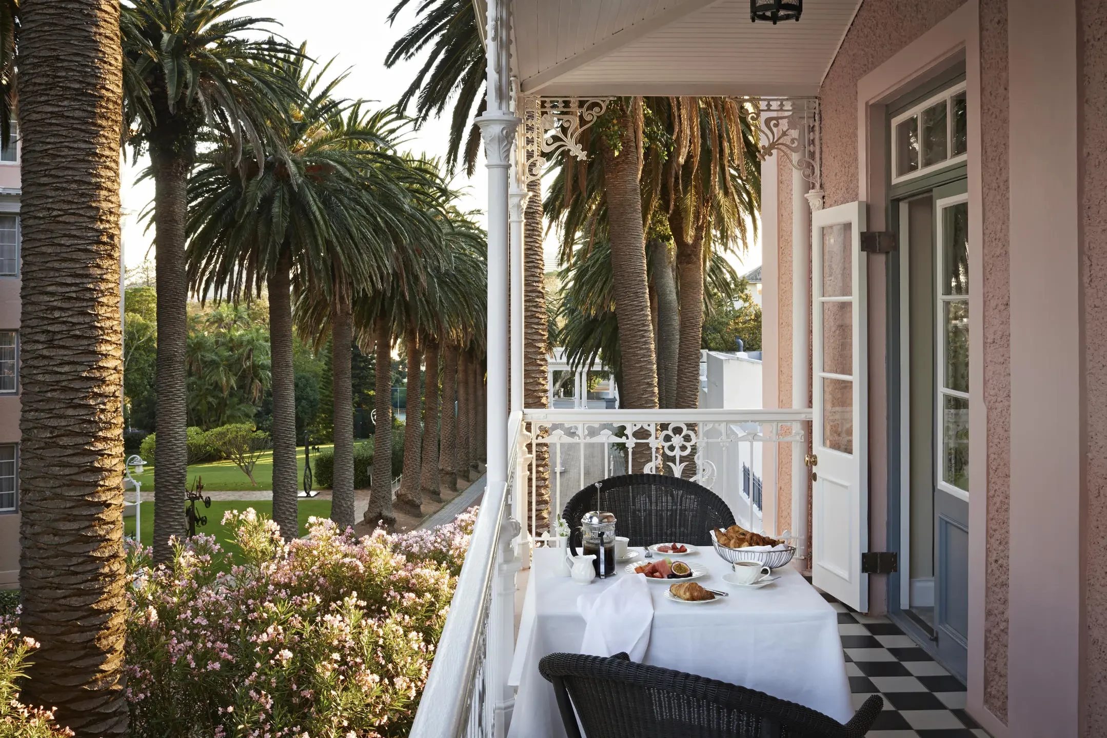 ZA-Belmond Mount Nelson-view on palmtrees.webp