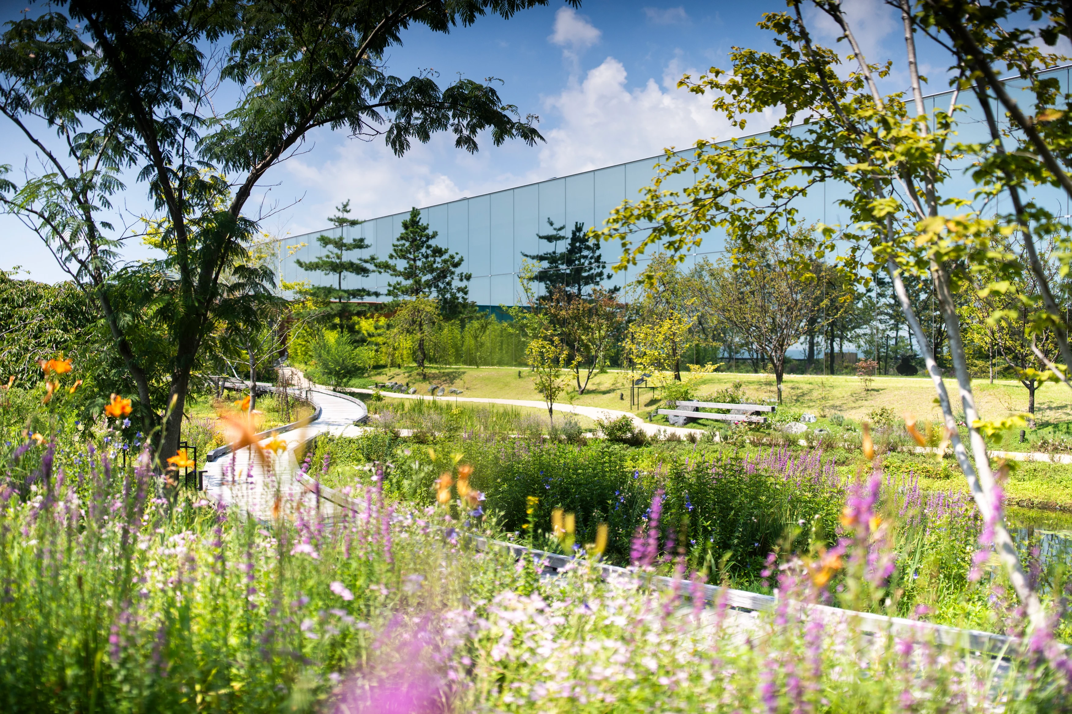 SimoseArtMuseum_EmileGallesGarden_2024 (18).webp
