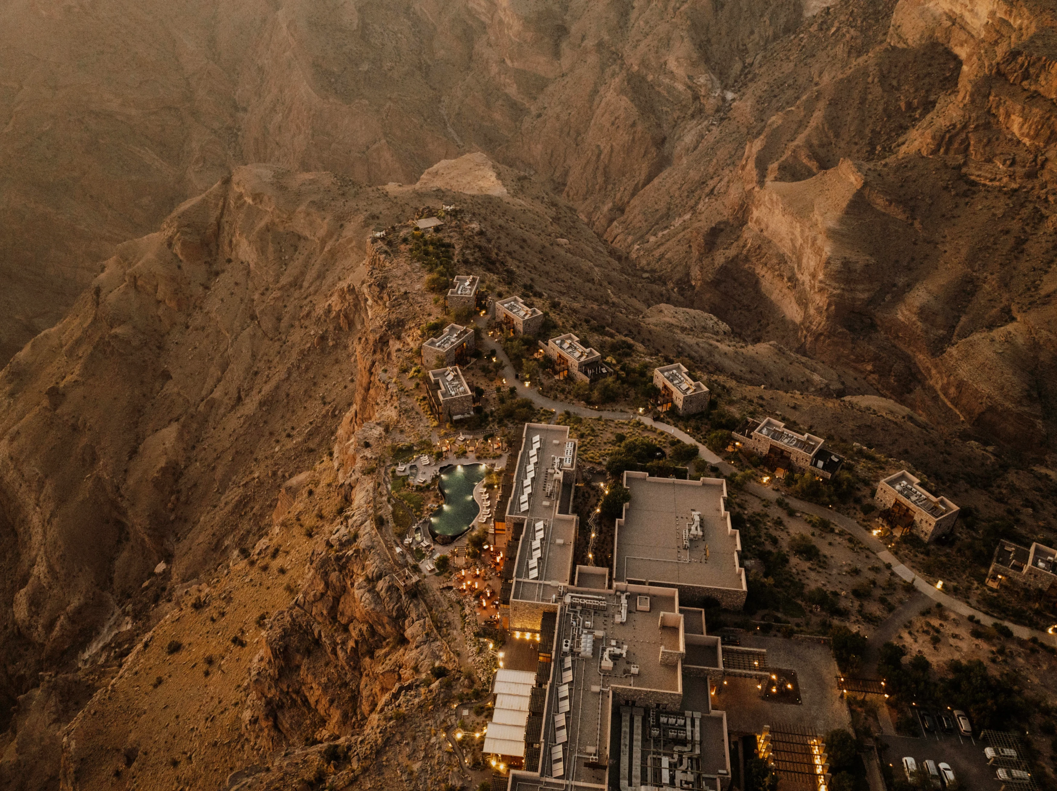 OM - Accommodatie - Alila Jabal Akhdar - Van bovenaf.webp