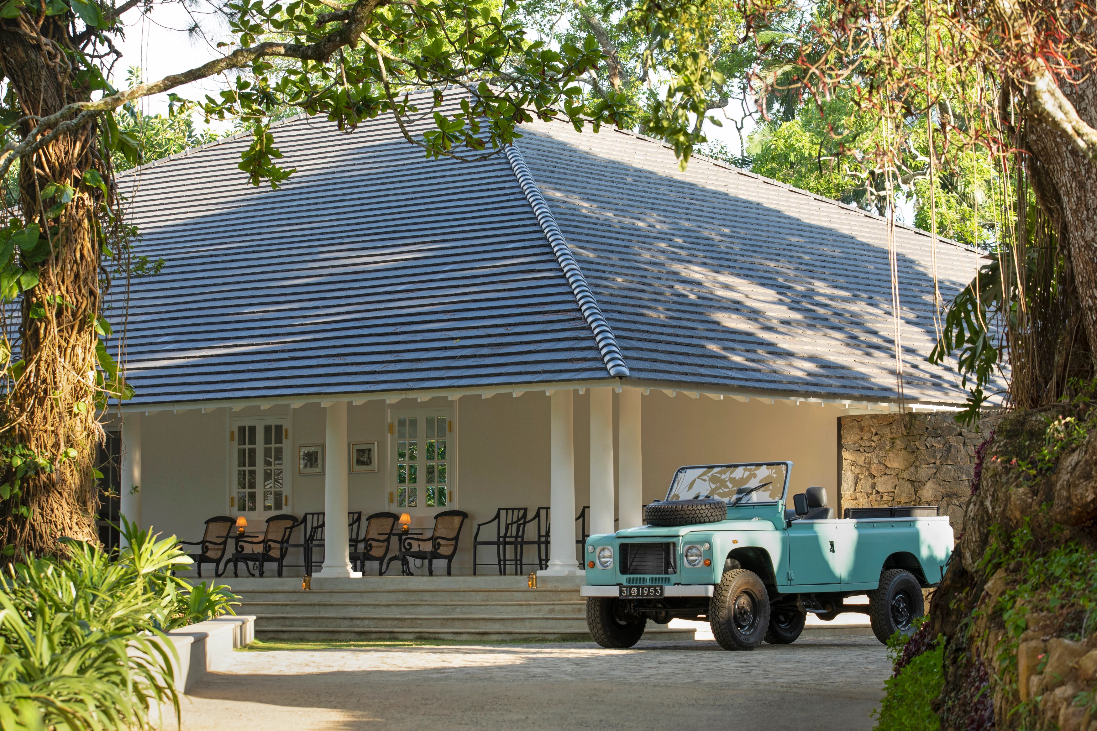 LK-W15-Hanthana-Exterior-Car.webp