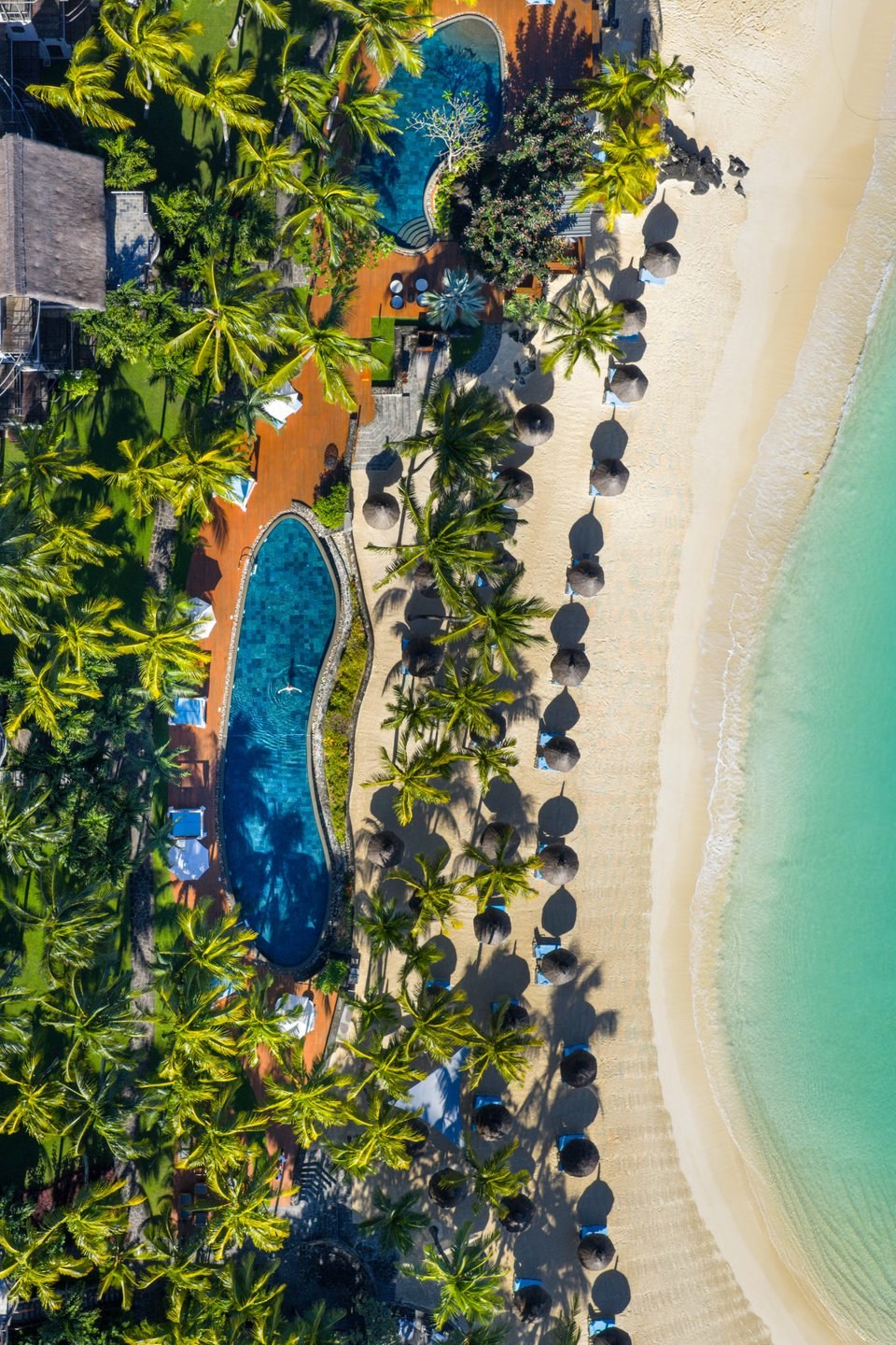 MU-Beachcomber-royal-palm-bovenaanzicht met zwembad.jpg
