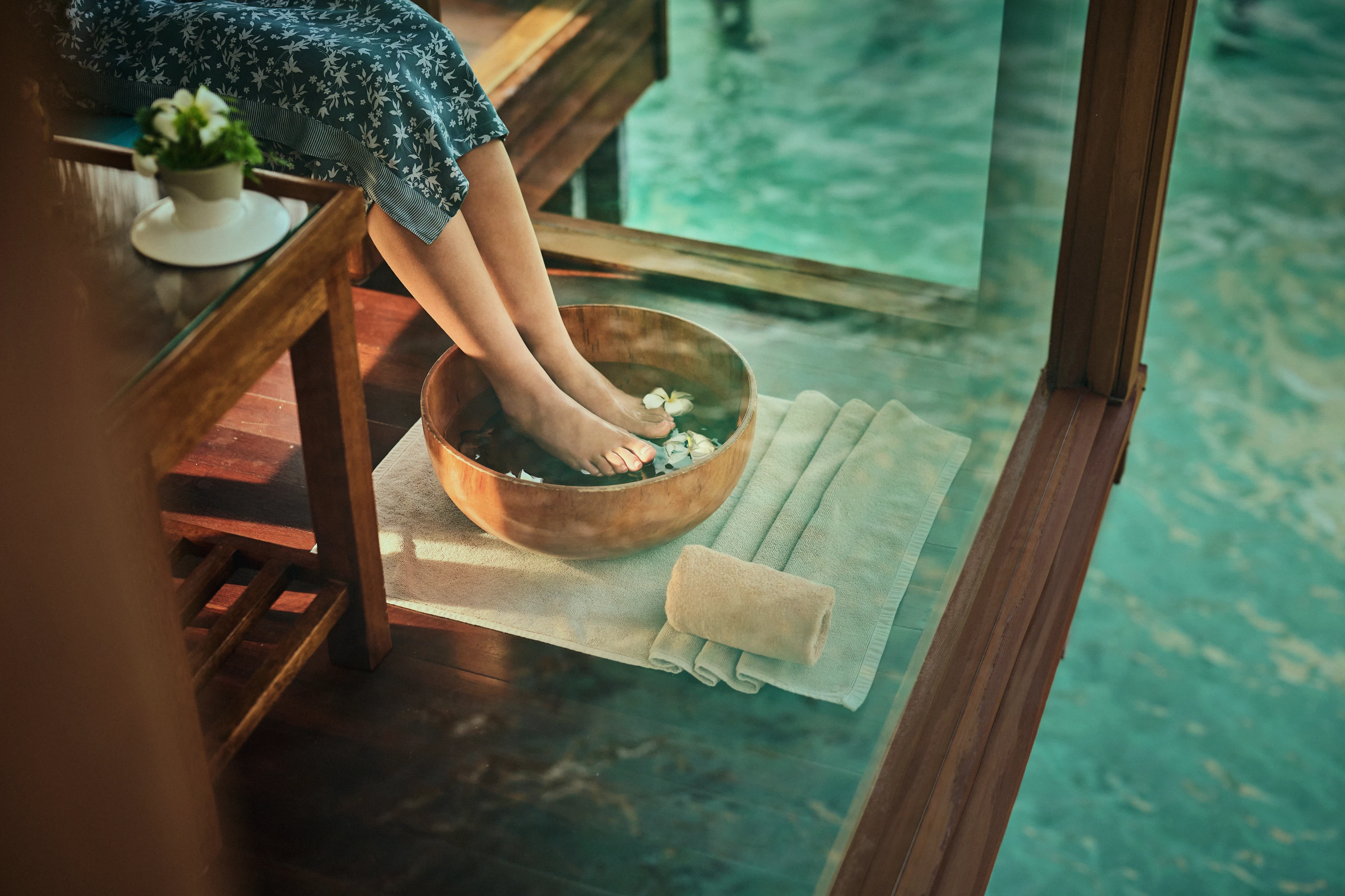MV-Accommodatie-Conrad-Maldives-Rangali-Island-Spa-Retreat-Foot-Treatment.webp