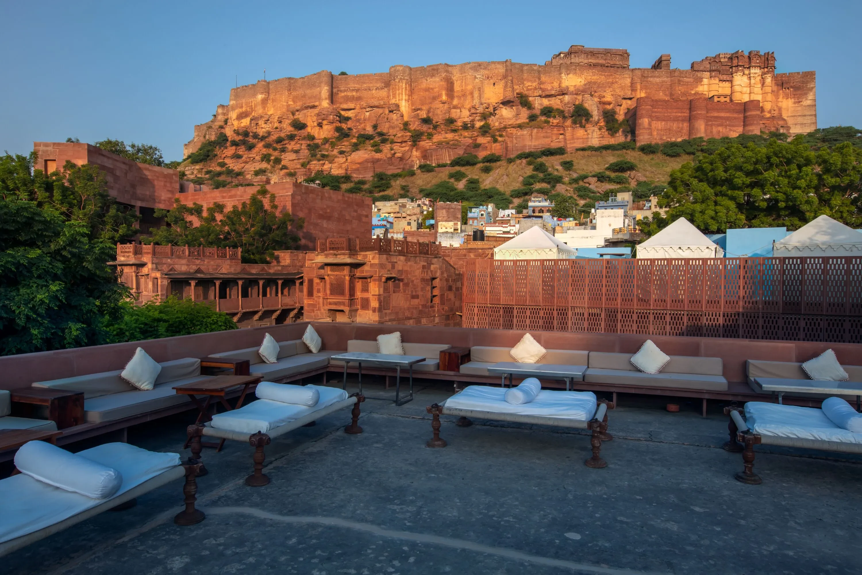 IN-Raas Jodhpur - Rooftop bar.webp