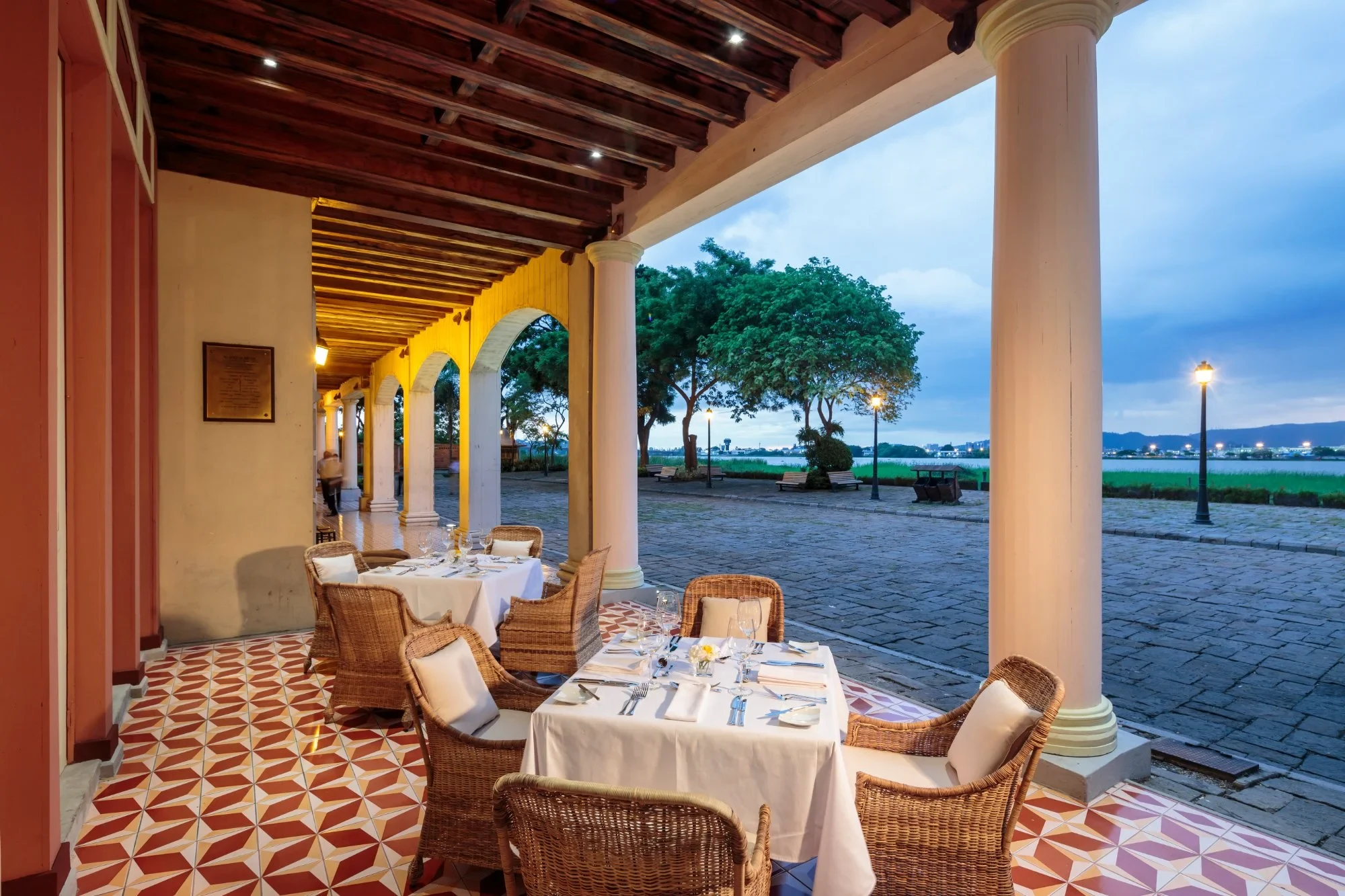 EC - Hotel del Parque - outside restaurant (1).webp