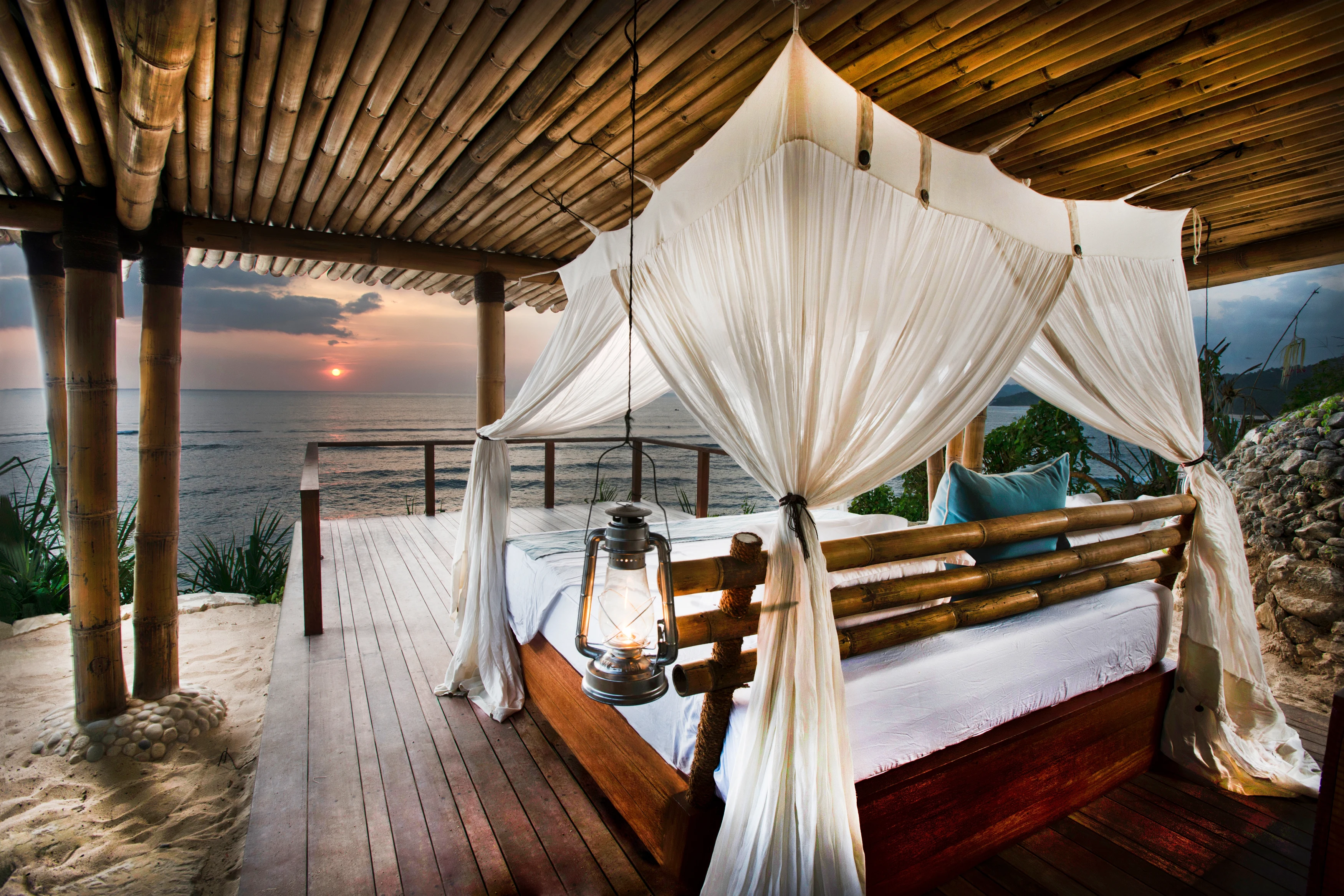 ID - Nihi Sumba - Marangga - Cliff side Bale, evening.webp