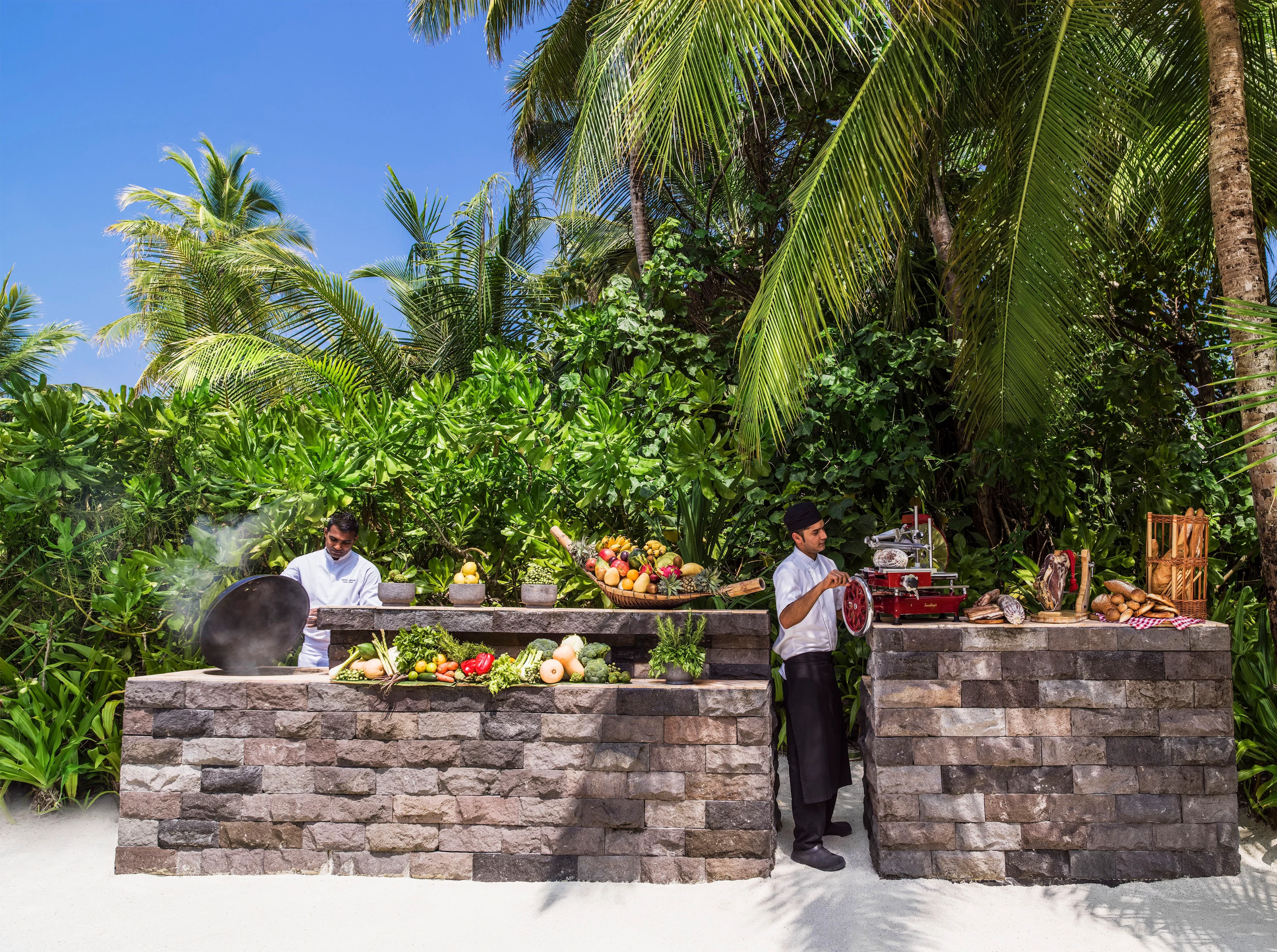 MV - One & Only Reethi Rah - Dining.webp