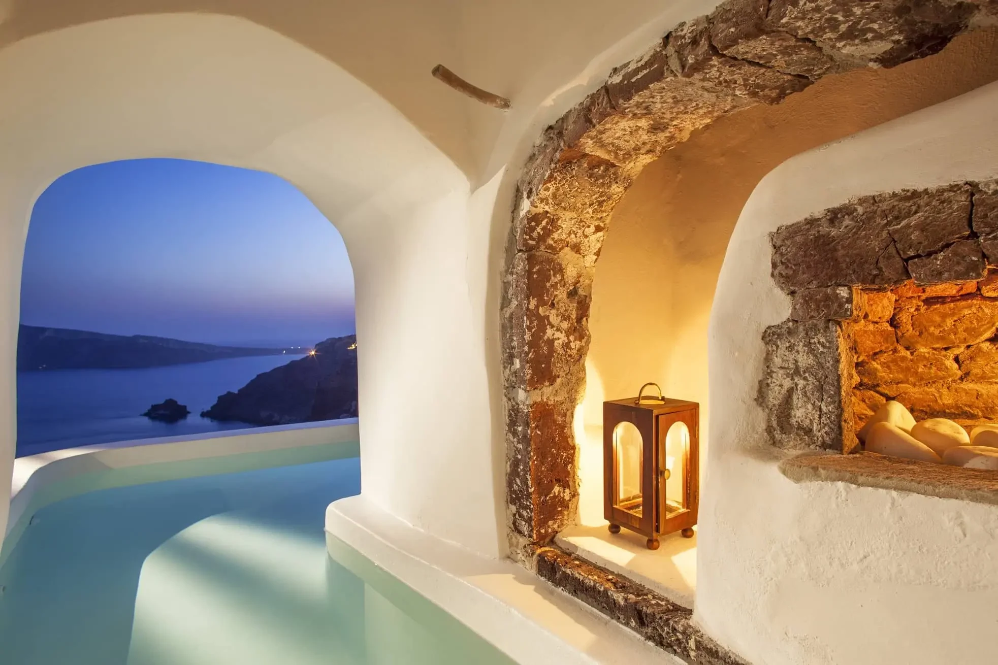 GR - Canaves Oia Suites - Pool.webp
