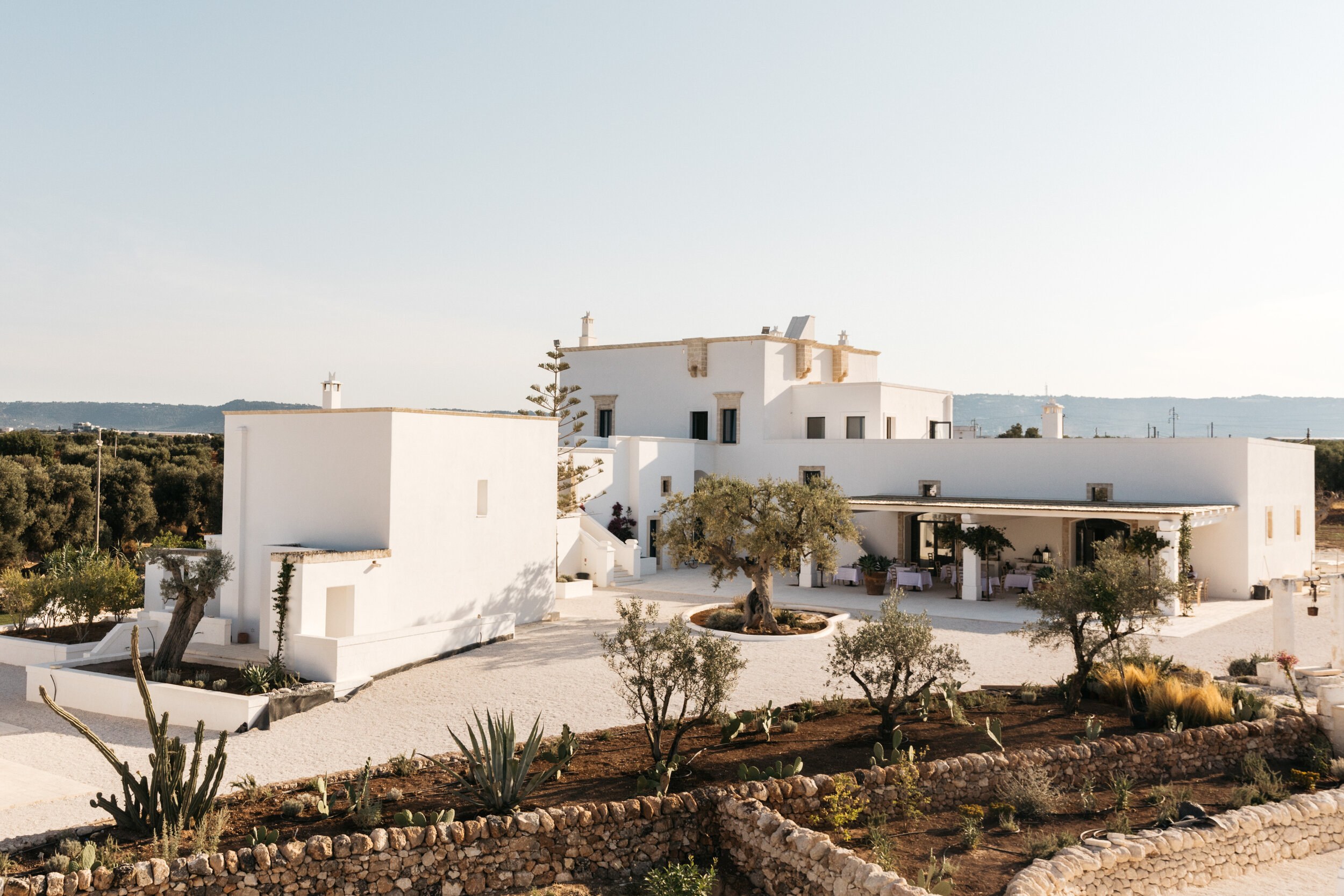 IT-Accommodatie-Calderisi-entrance garden.jpg
