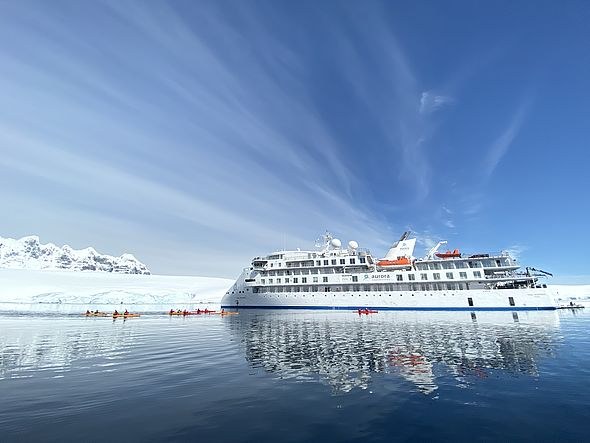 csm_SJ-Cruise_in_Antarctica__Greg_Mortimer.jpg