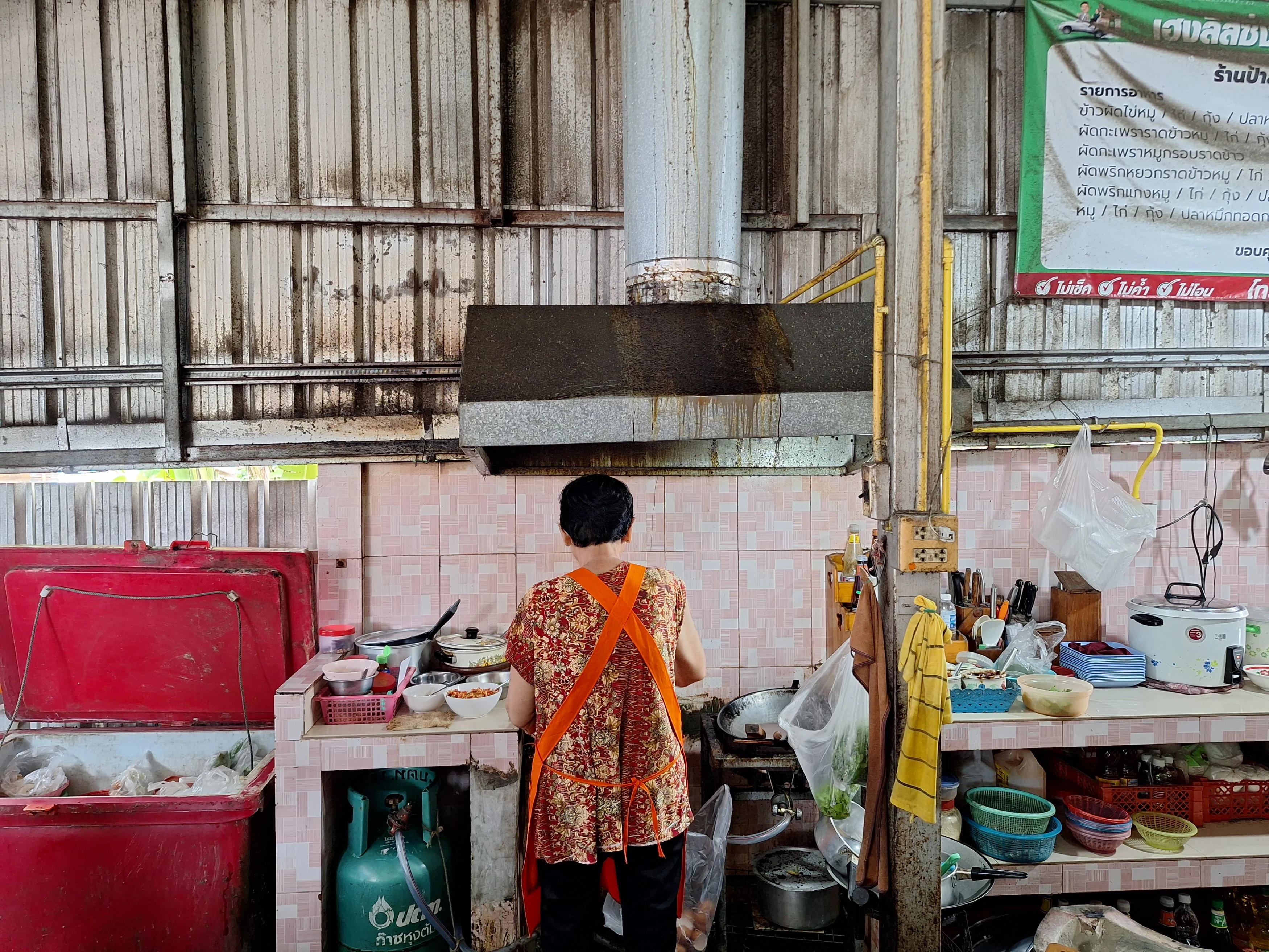 TH-vakantie-Ingrid-Sukhothai-fietstocht-lunch-lokaal-restaurant-keuken-2.webp