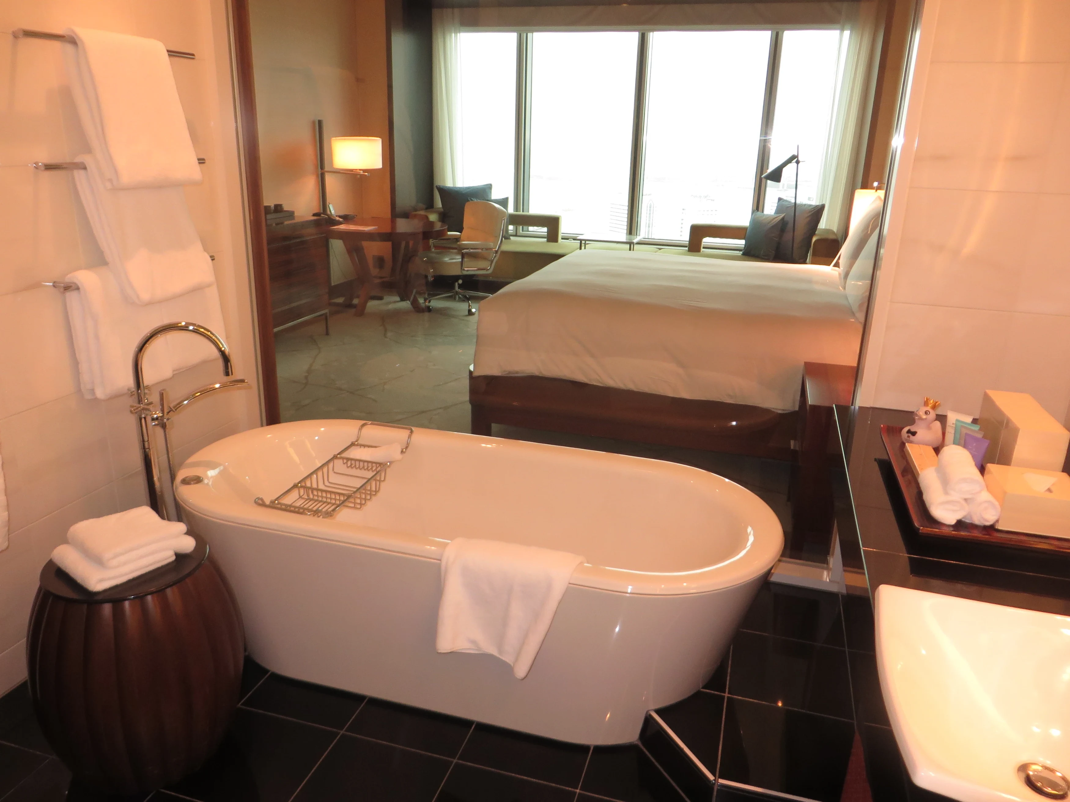 JP - Tokyo - Hotel Conrad - bathroom.webp
