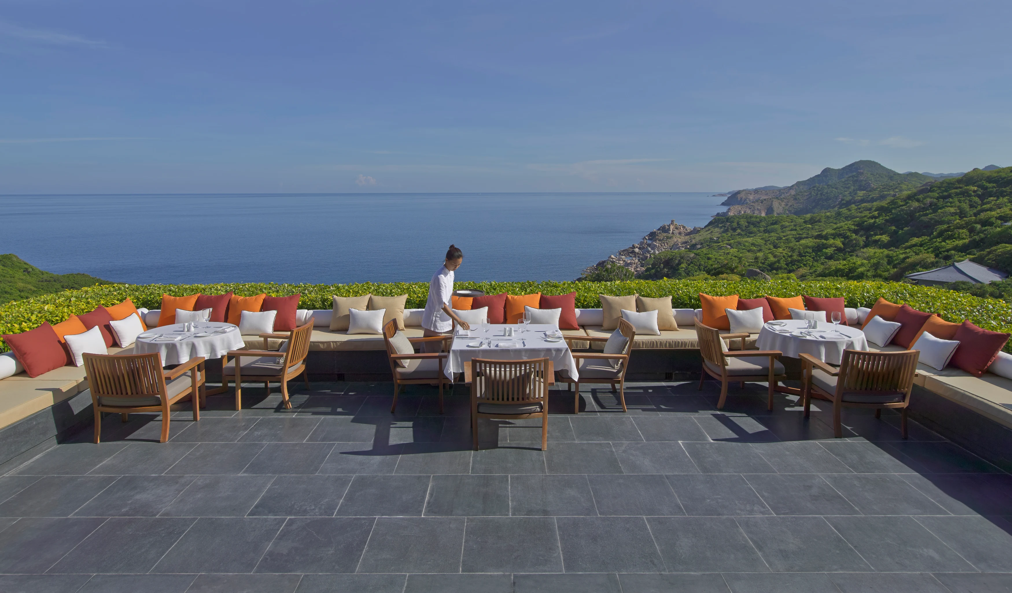 VN - Amanoi - Central Pavilion Terrace.webp
