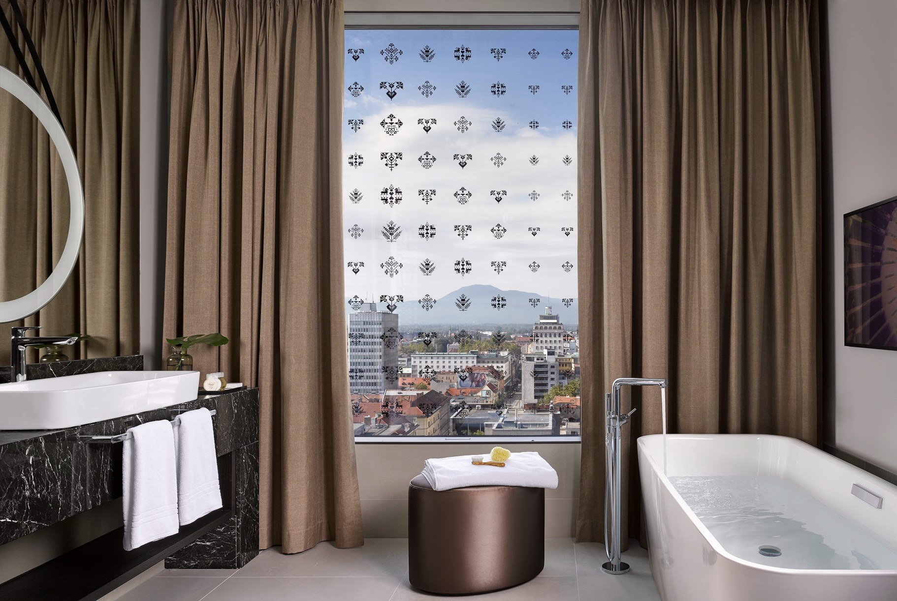 SL- Intercontinental Ljubljana- bathroom.jpg