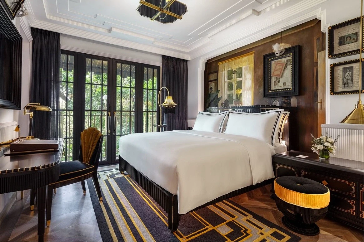 VN - Capella Hanoi - Deluxe Suite Bedroom.webp