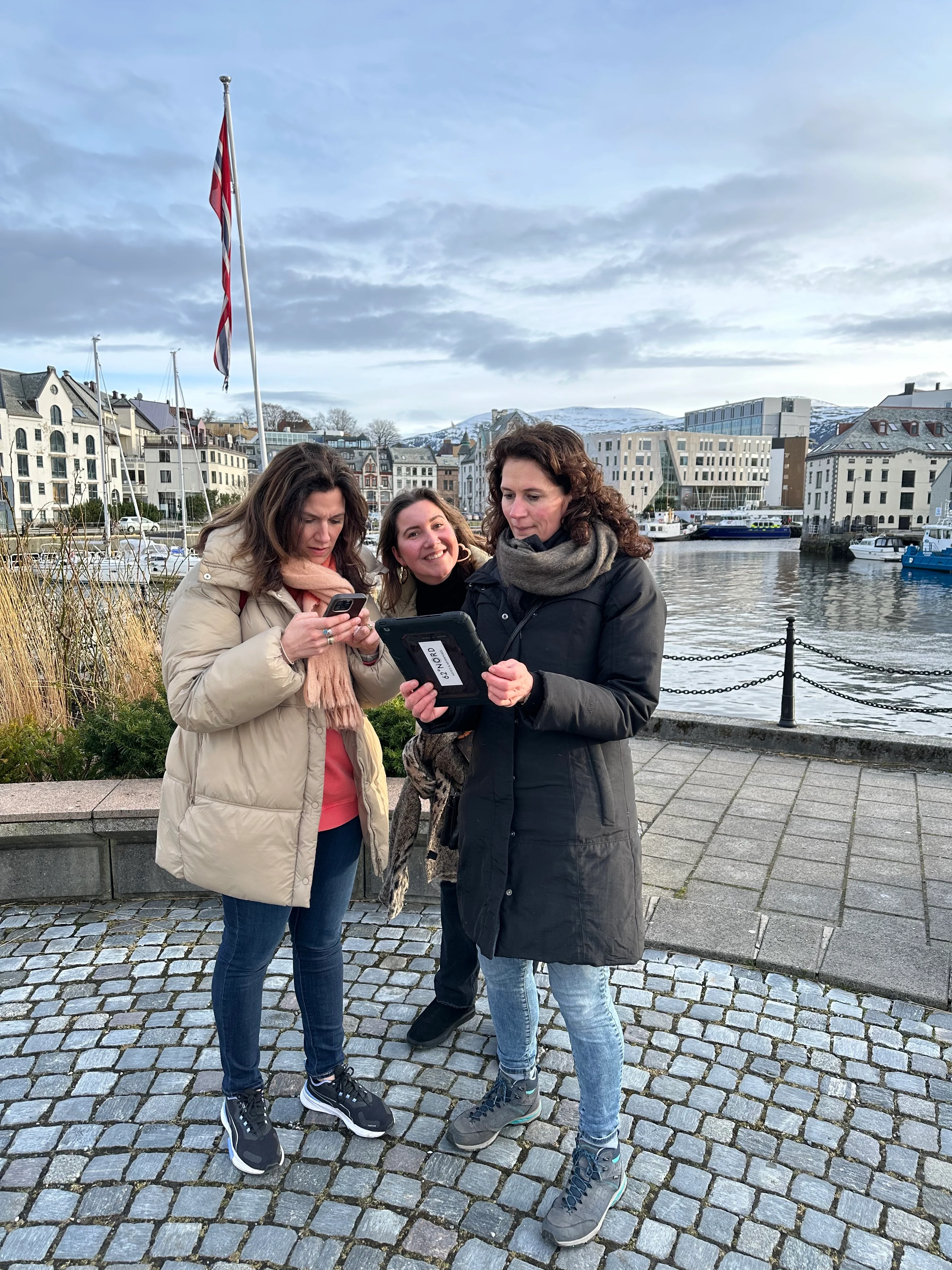 NO-Studiereis-City-race-Evelien-Tess-Seraphine.webp