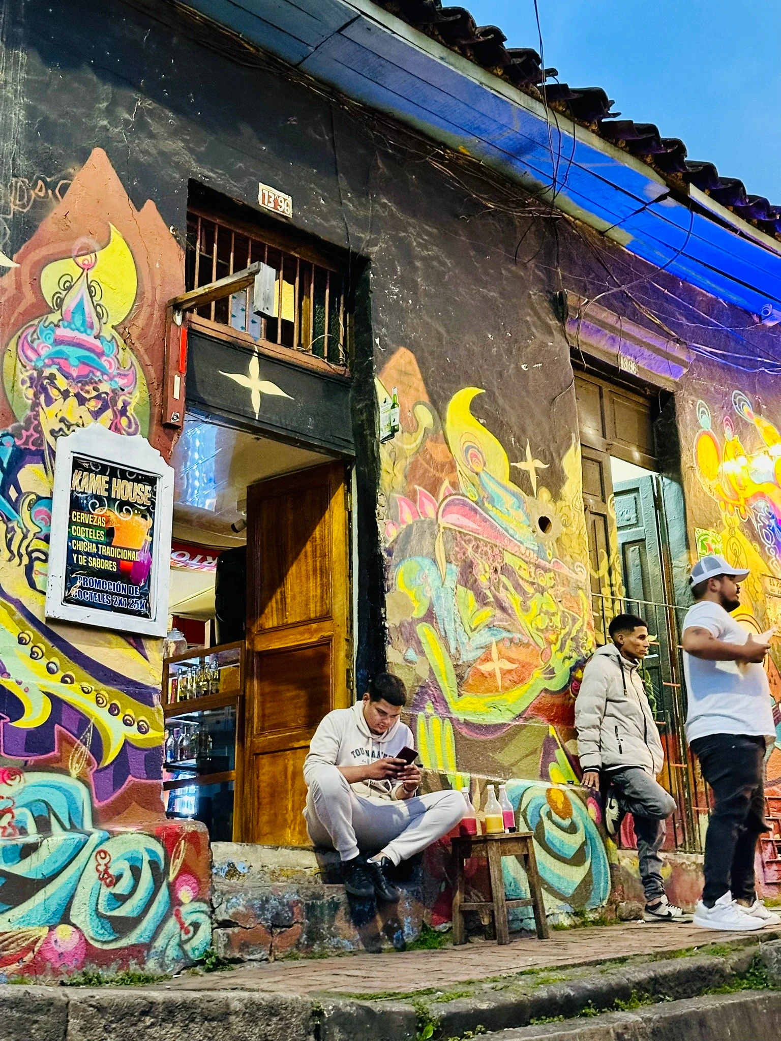 CO-Bogota-La-Candeleria-grafiti.webp
