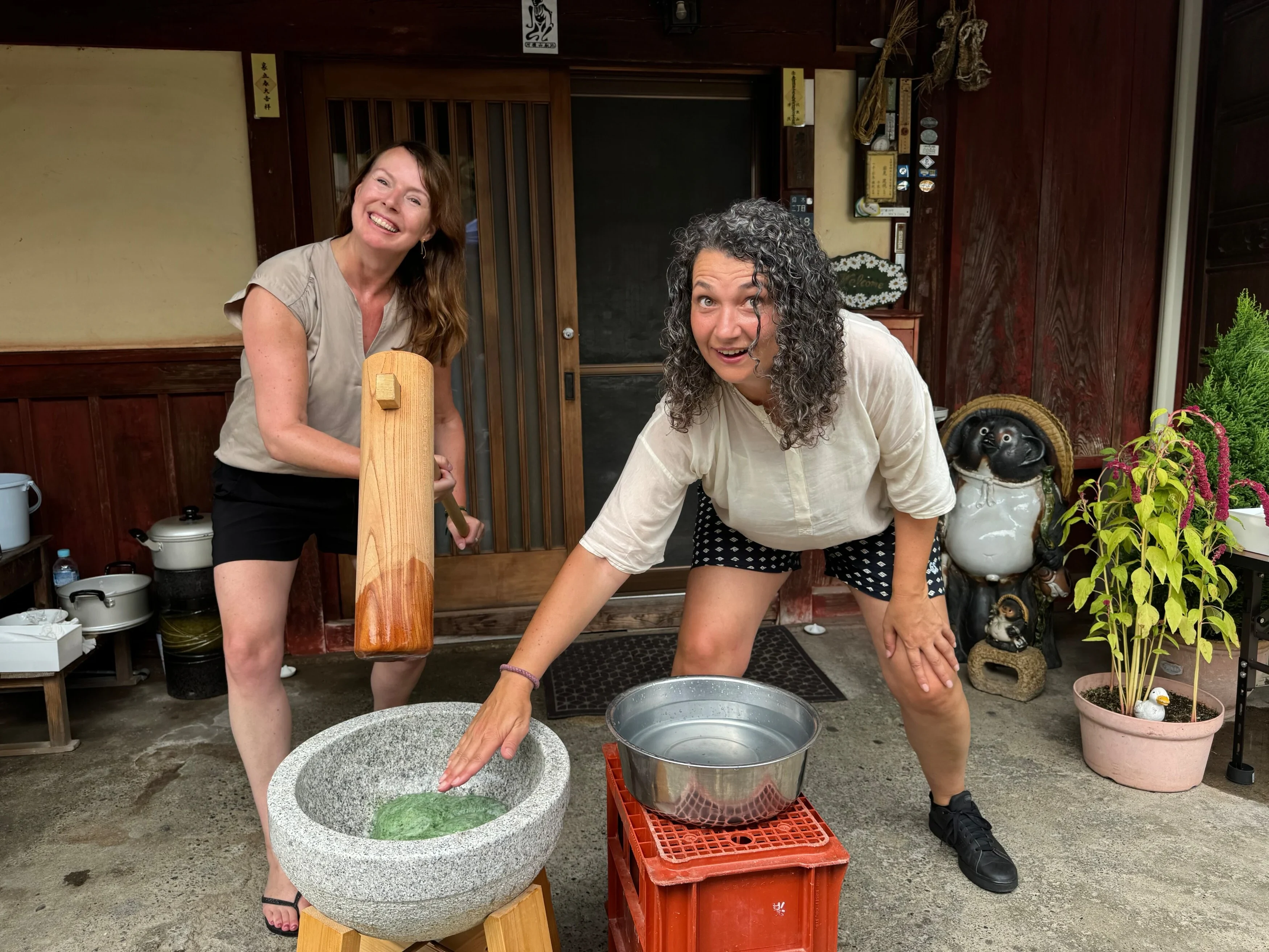 JP-_Studiereis_Ronda_en_Barbara_-_Cycling_Lake_Biwa_Mochi_making_and_lunch_local_family_4_-_Barbara_en_Ronda_1.webp