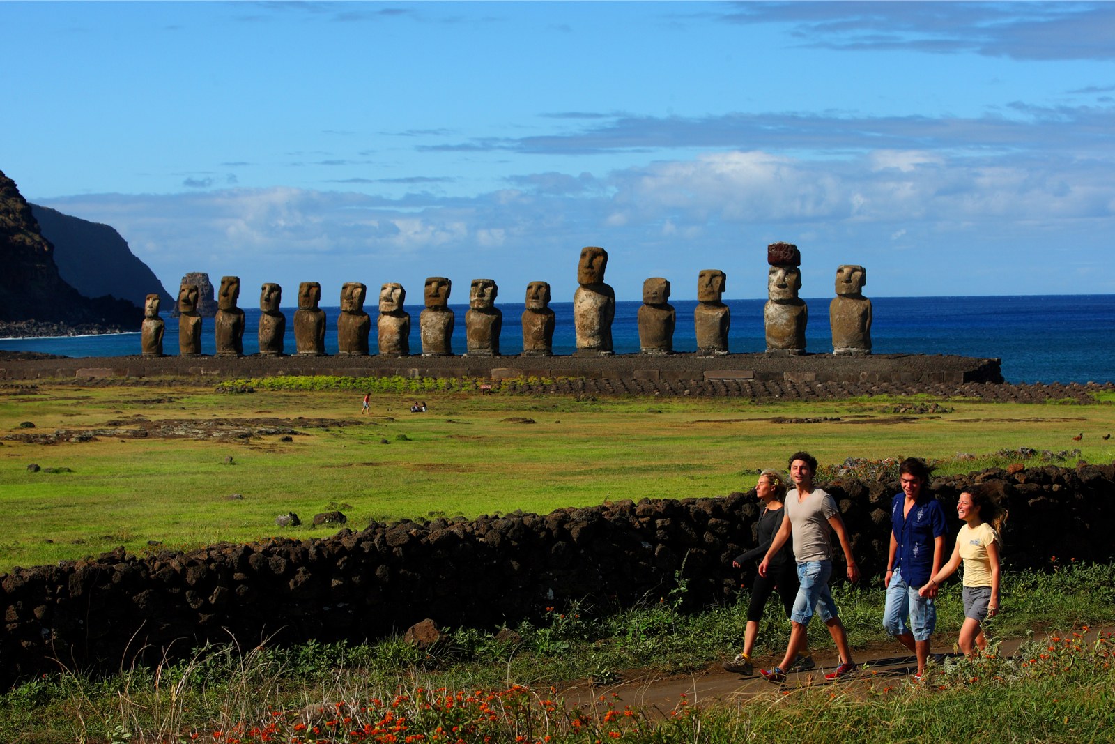 CL_-_Rapa_Nui_-Rano_Raraku_excursion_-_IPC_4.jpg