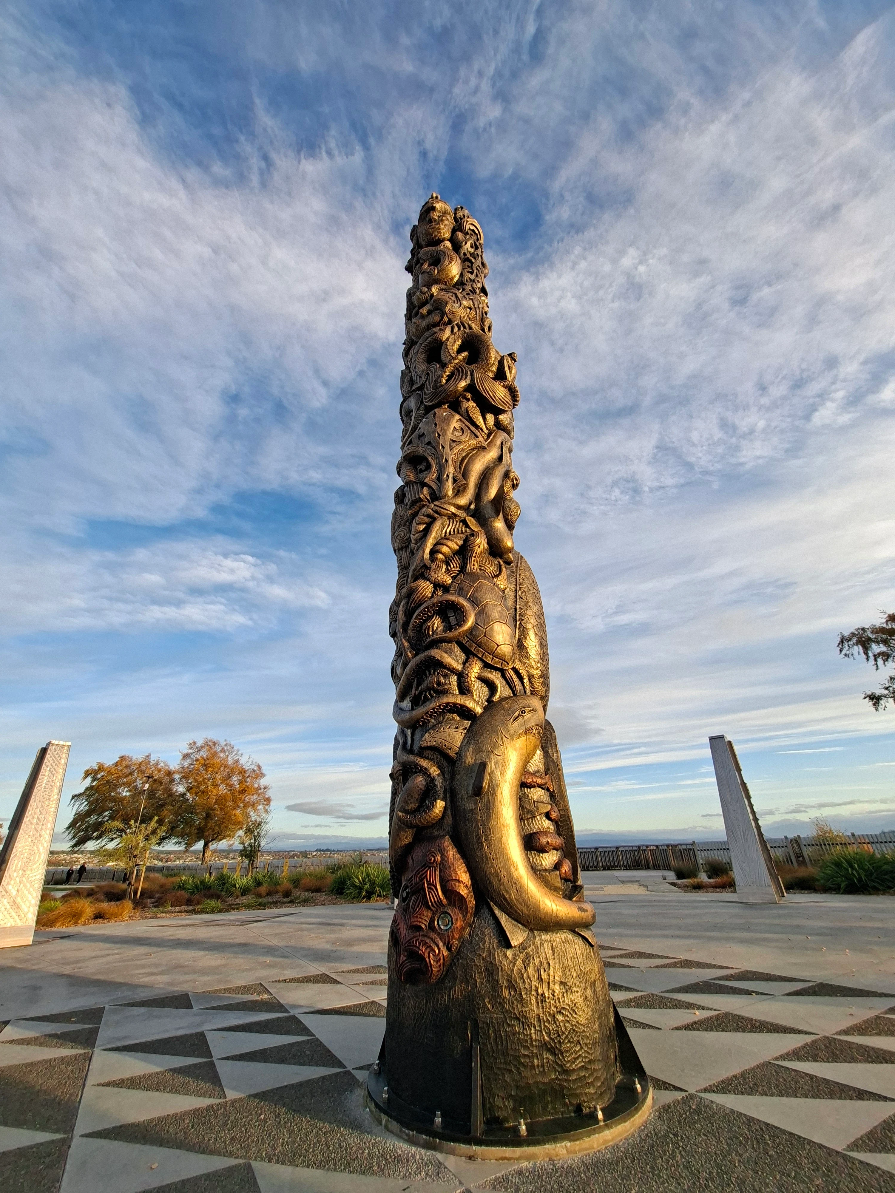 NZ - Famil 2025 - Taupo maori carving statue.webp
