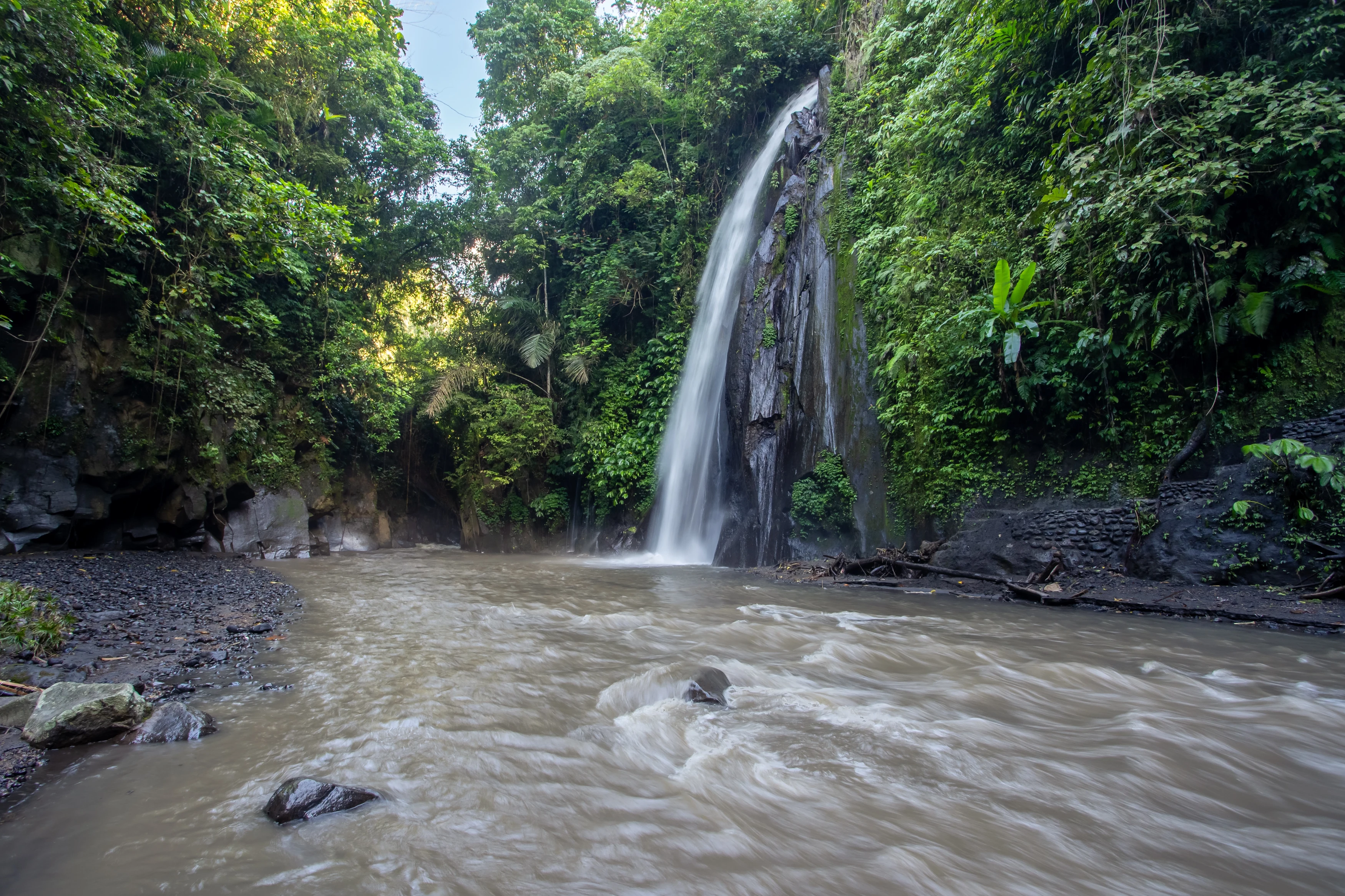 ID-Banyan-Tree- Buahan-Copy of Onsite Waterfall.webp