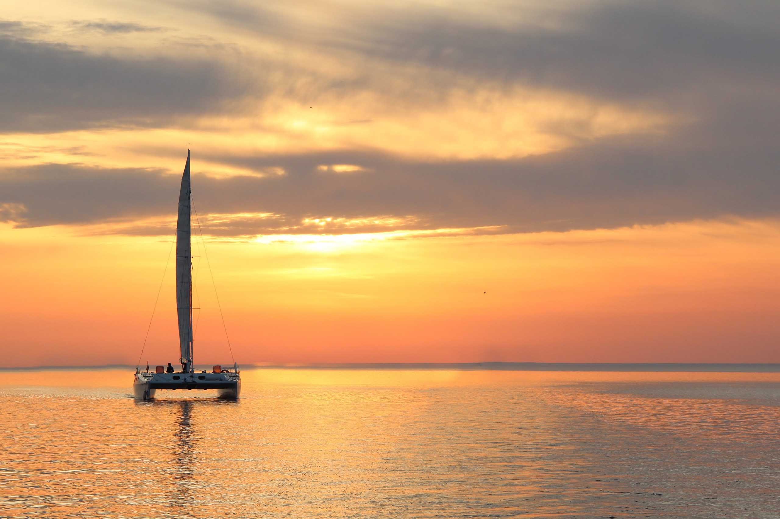GR - Santorini - Sunset Sailing.jpg