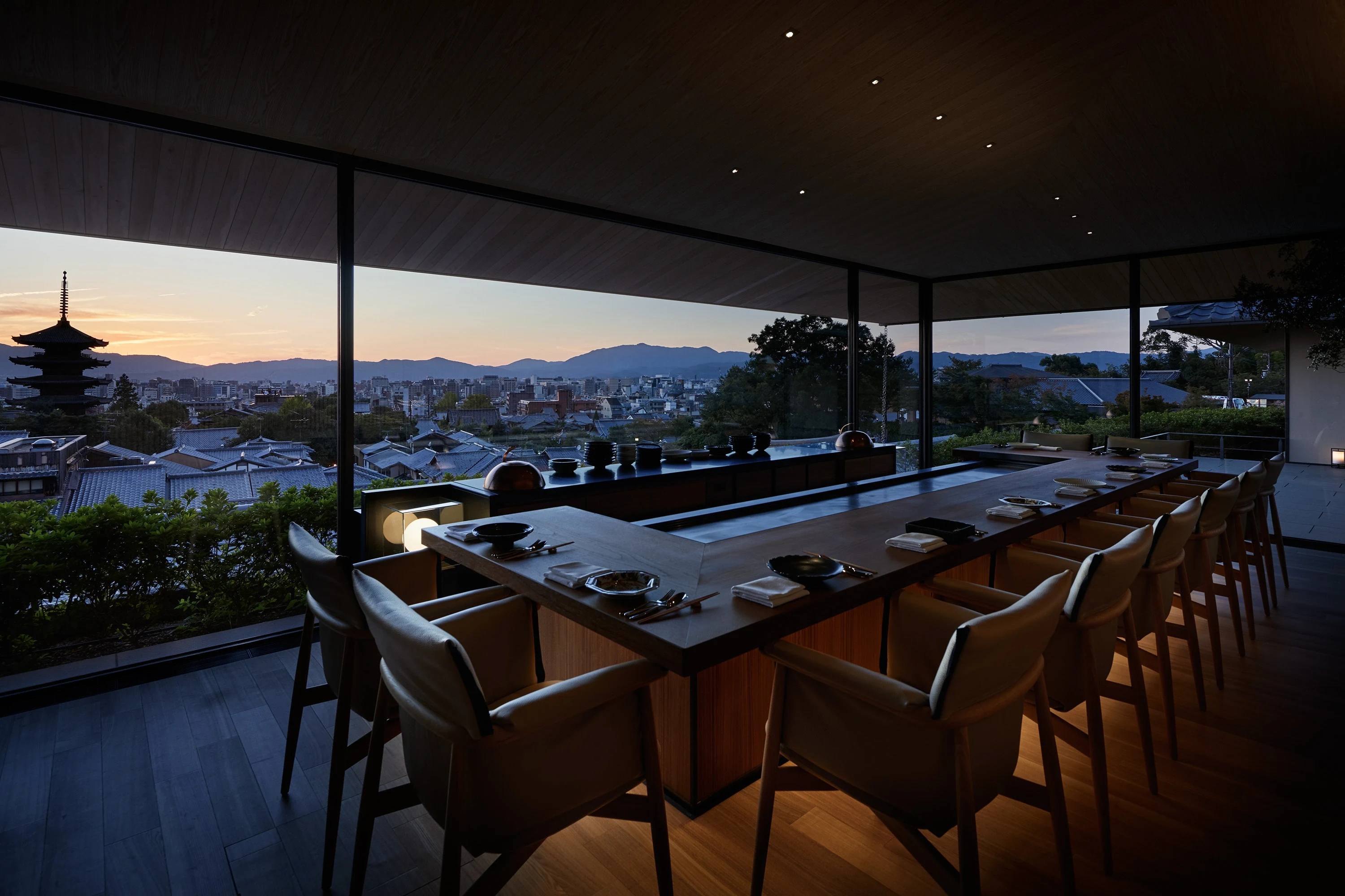 JP-Accommodatie-Park Hyatt Kyoto-2-Signature Restaurant YASAKA Interior.webp
