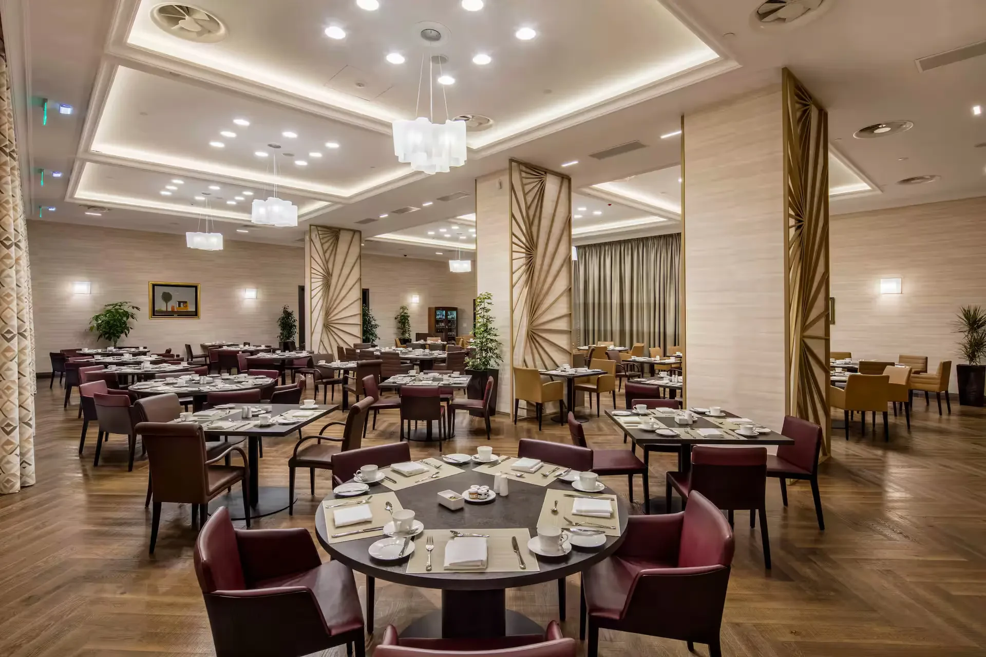 ME - Hilton Hotel - restaurant.webp