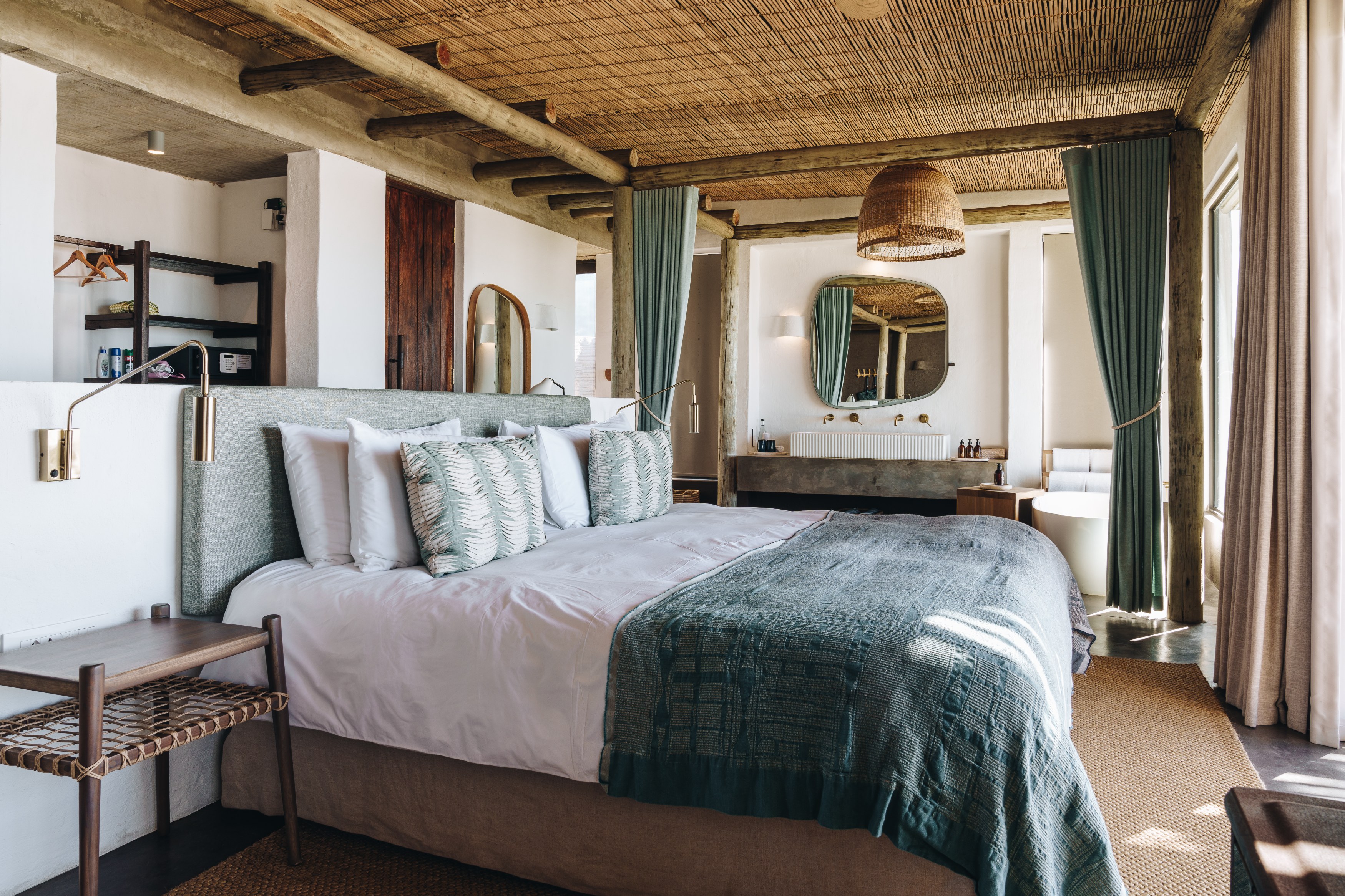 ZA-Gwe-Gwe-Lodge-Tom-Frew-L4-Guest-Room-Interior-1-Slapen.jpg
