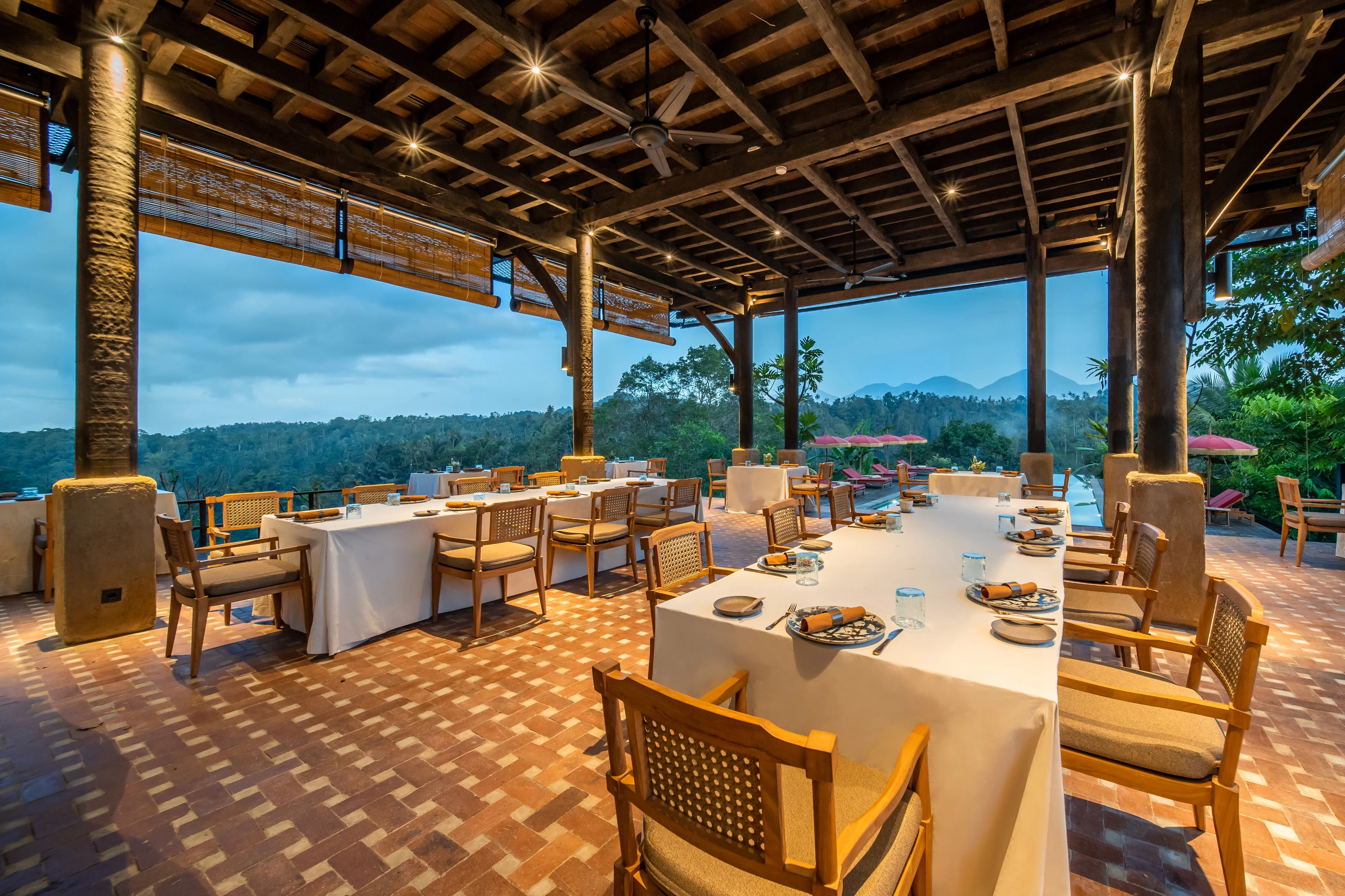 ID-Banyan-Tree- Buahan-Restaurant Set Up 2.webp