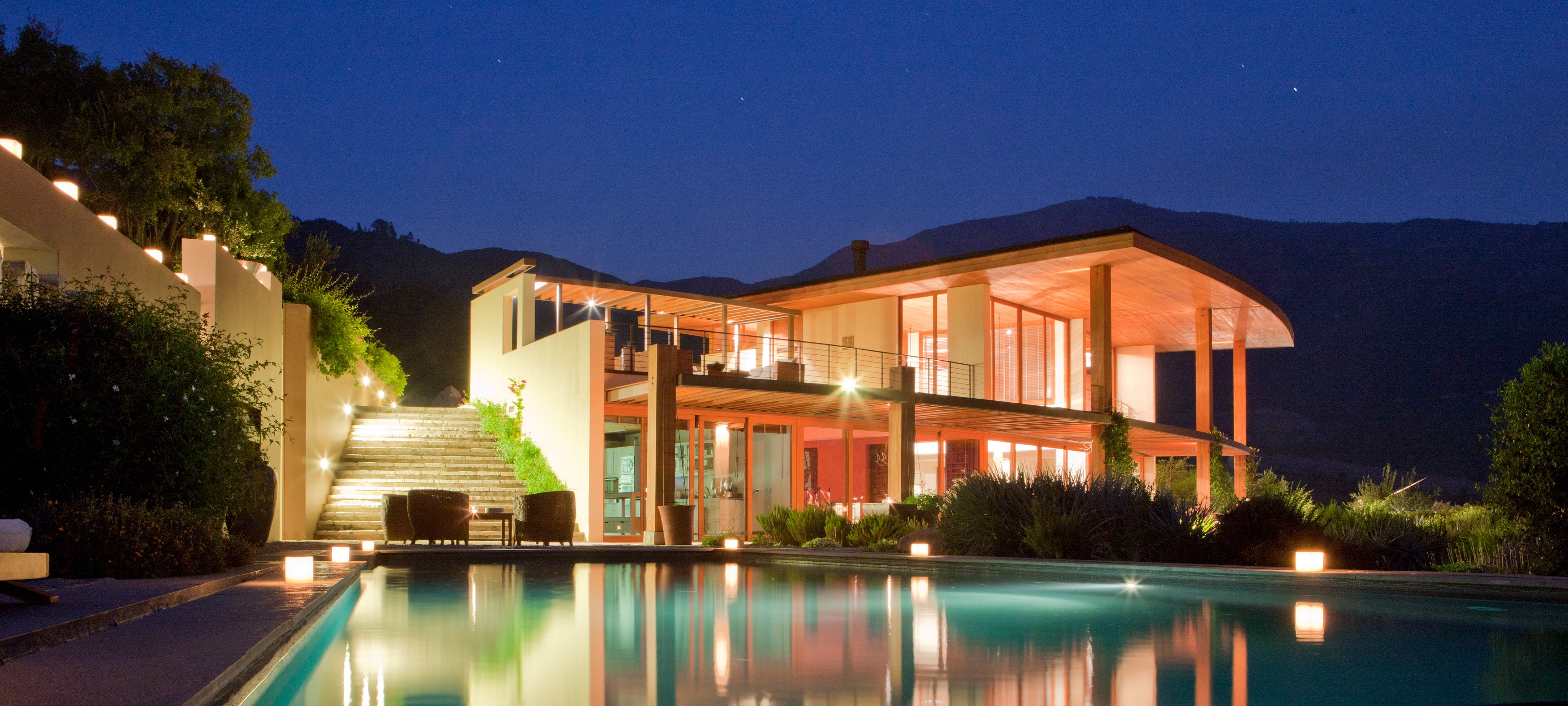 CL - Clos Apalta Residence - Exterior by night.jpg
