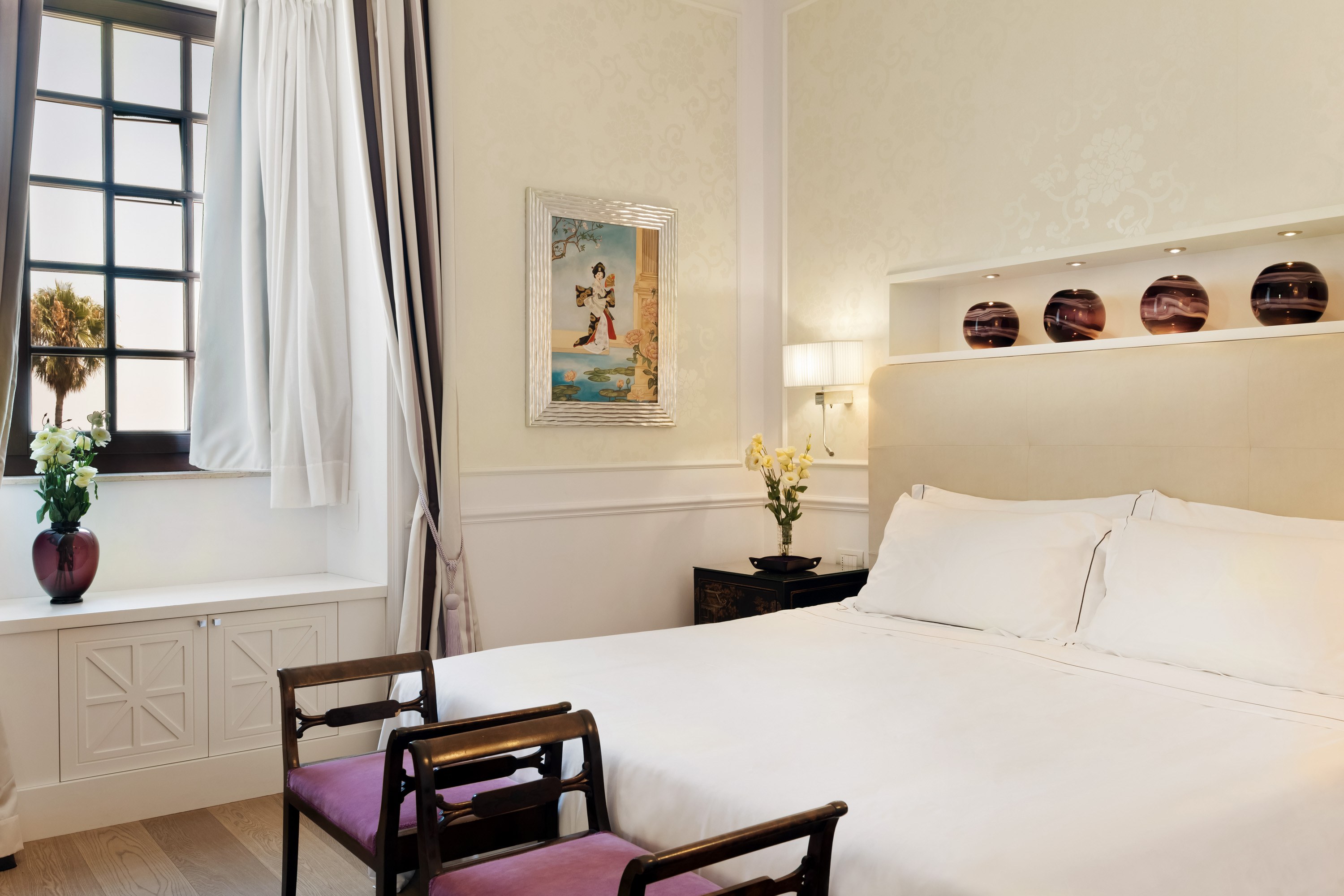 IT-Accommodatie-The Ashbee Hotel-bedroom with sofa.jpg