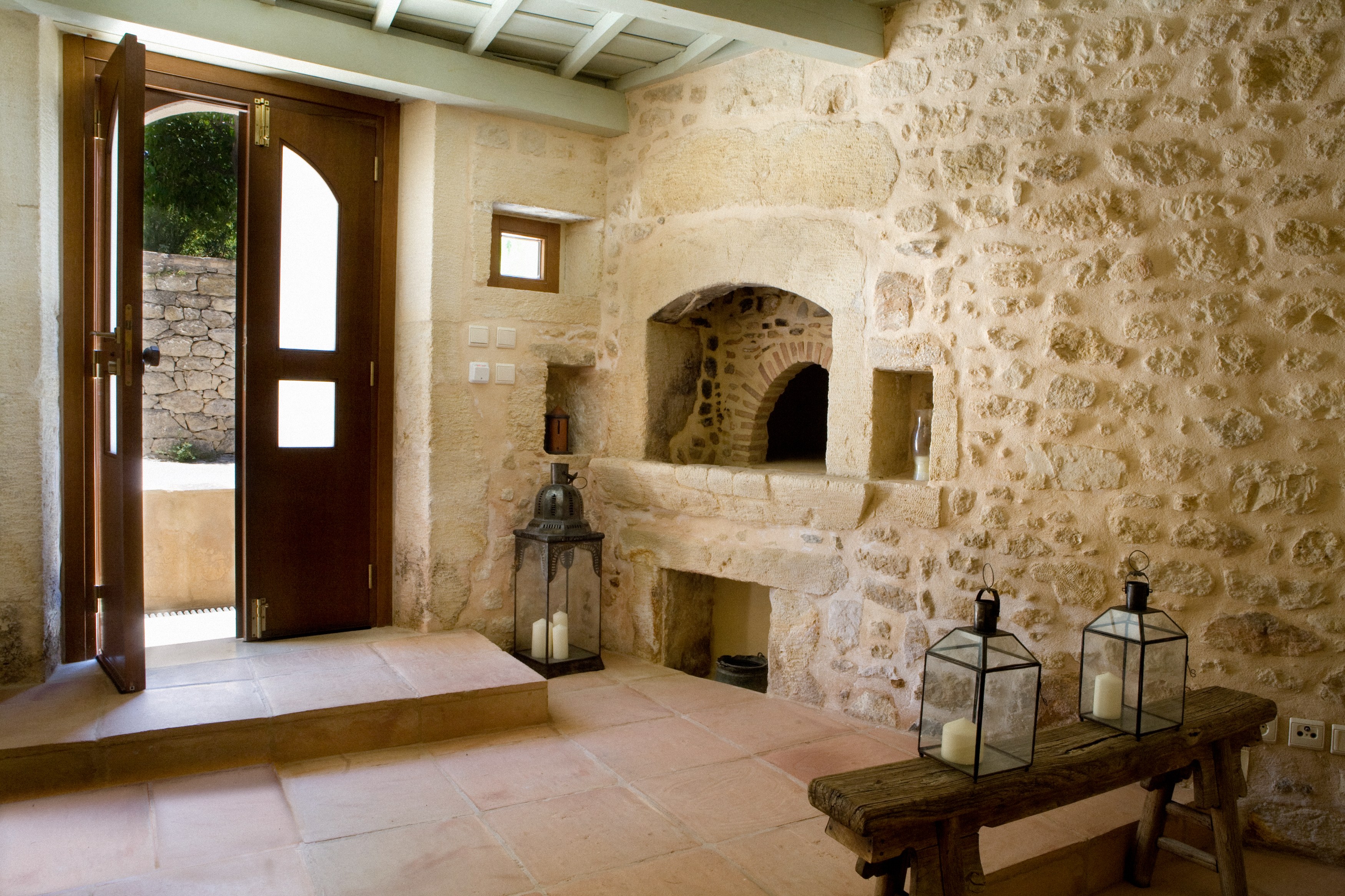 GR-Kreta kapsaliana village interior.jpg