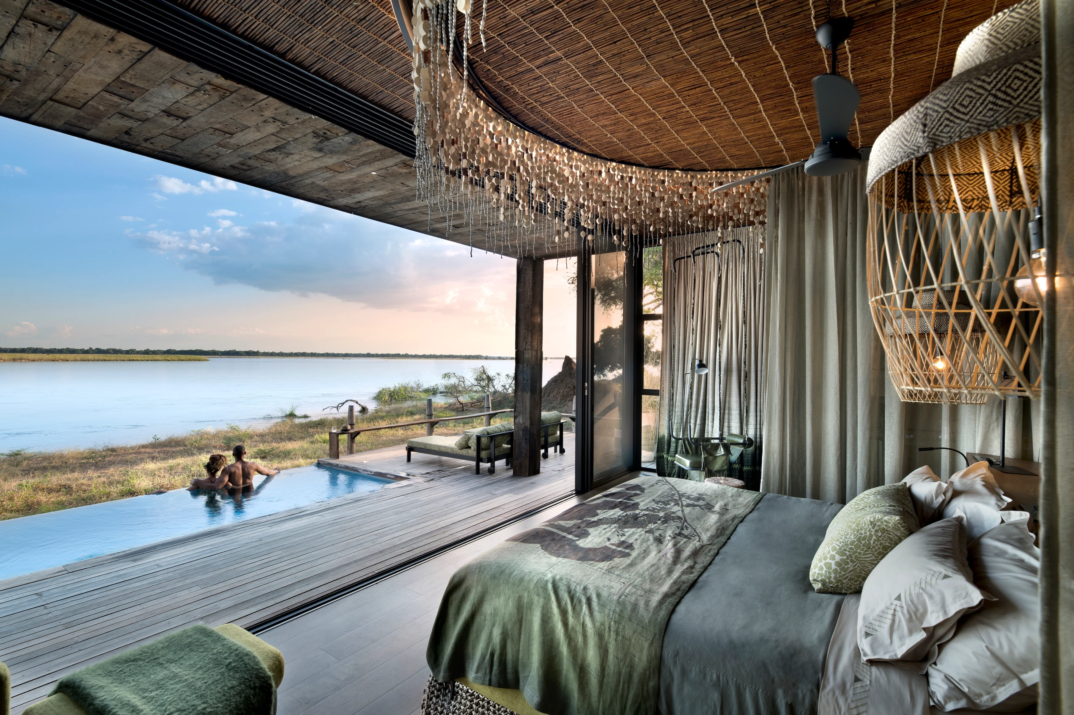 ZM-Lolebezi-bedroom with view on plungepool.webp