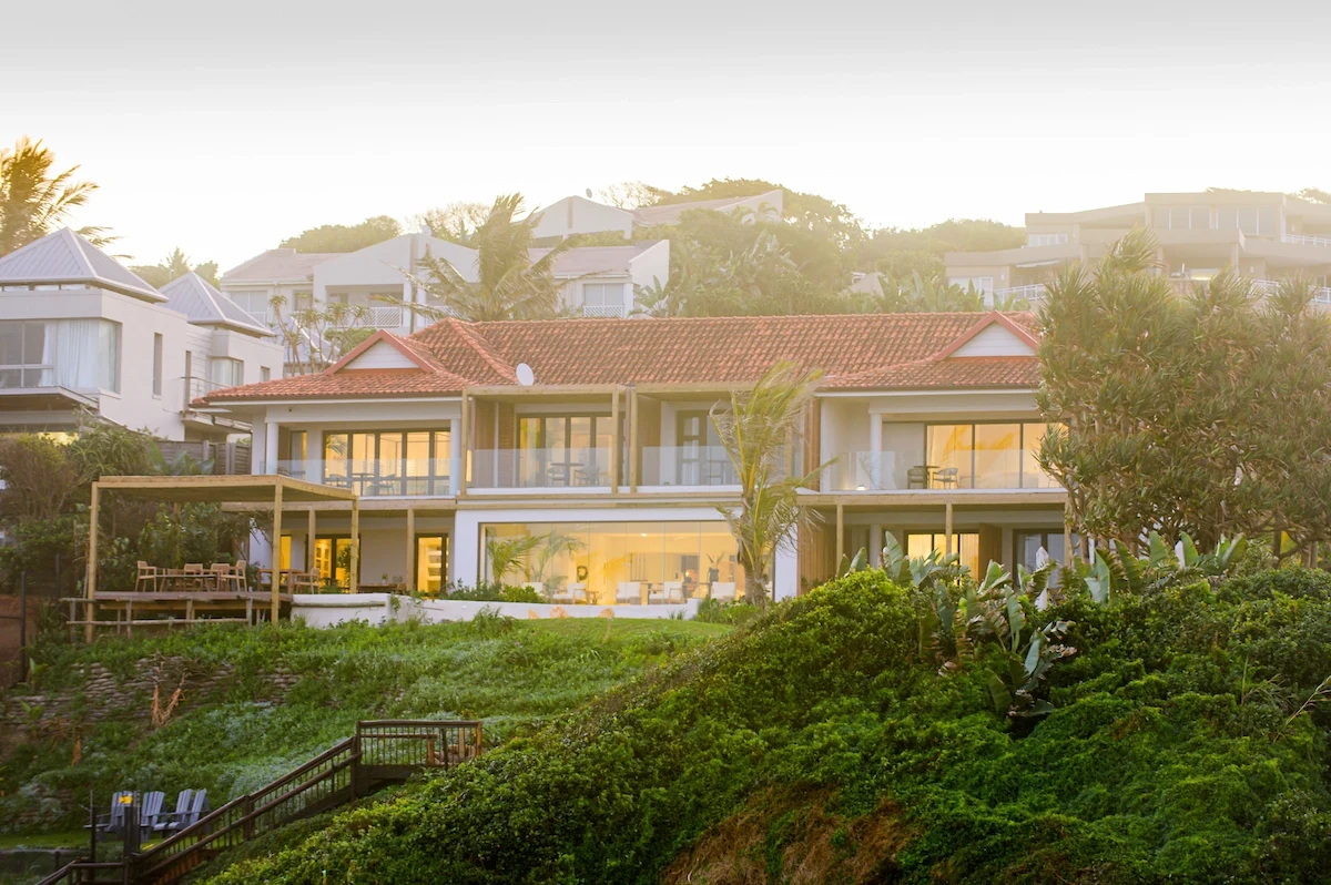 ZA-Accommodatie-Sala-Beach House at Dusk.webp