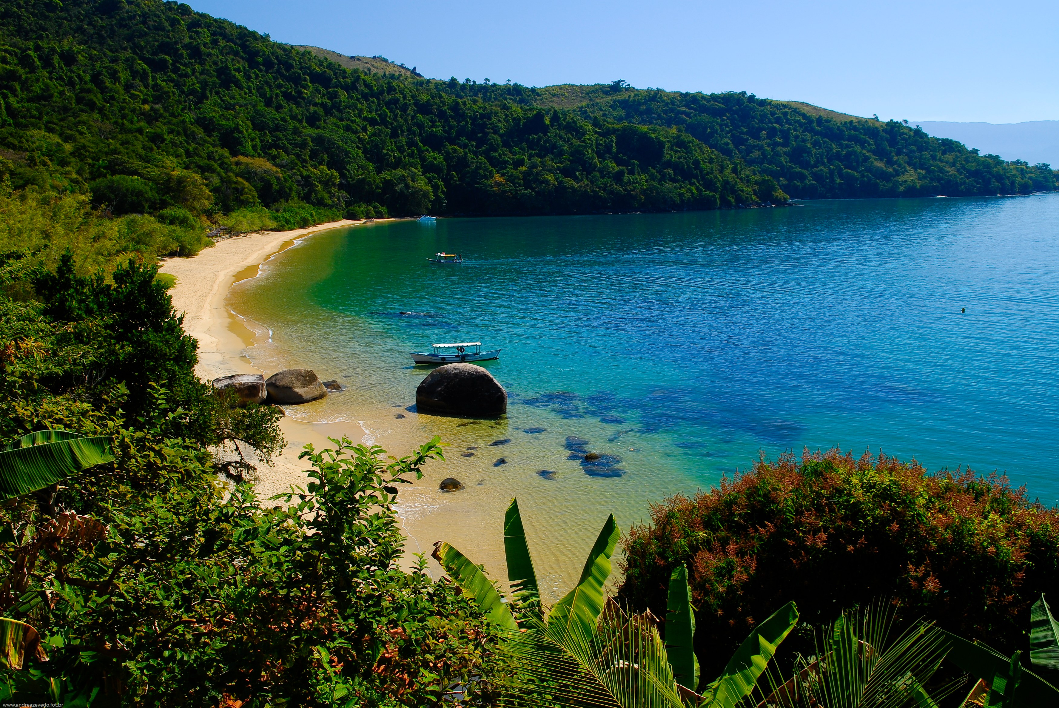 BR_-_Paraty_Beach.jpg